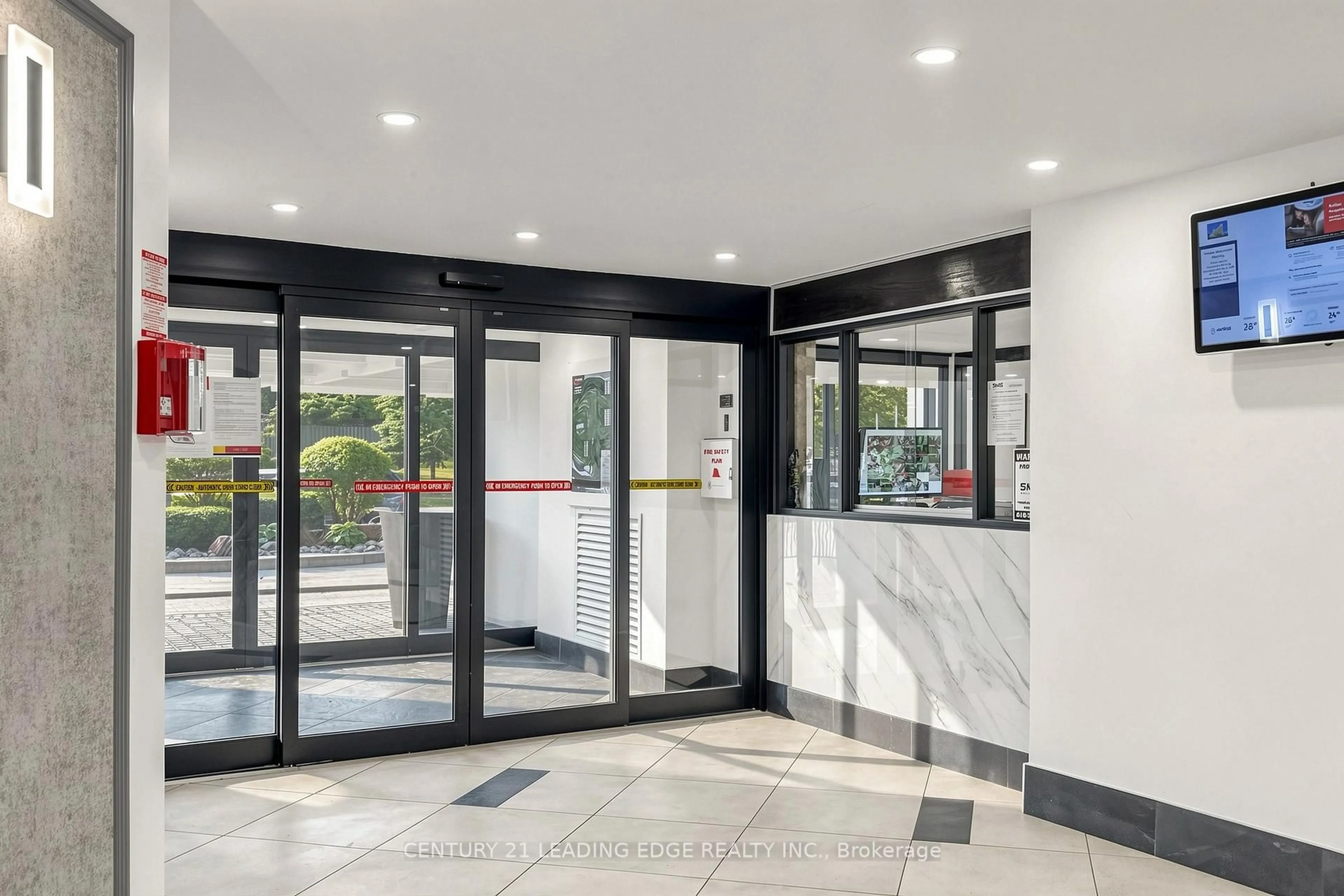 Indoor foyer for 5 Vicora Linkway #304, Toronto Ontario M3C 1A7