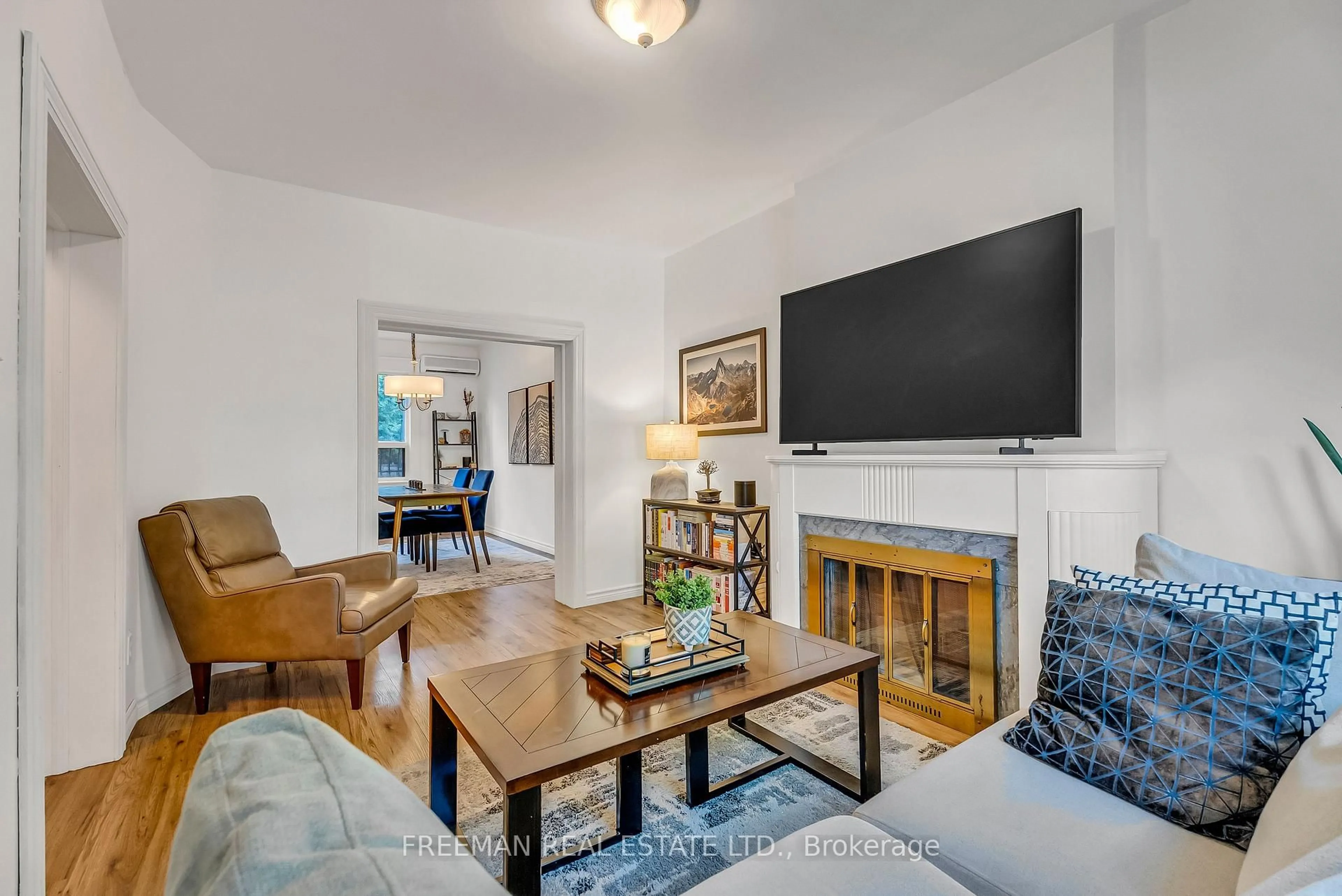 Living room with furniture, unknown for 21 London St, Toronto Ontario M6G 1M8
