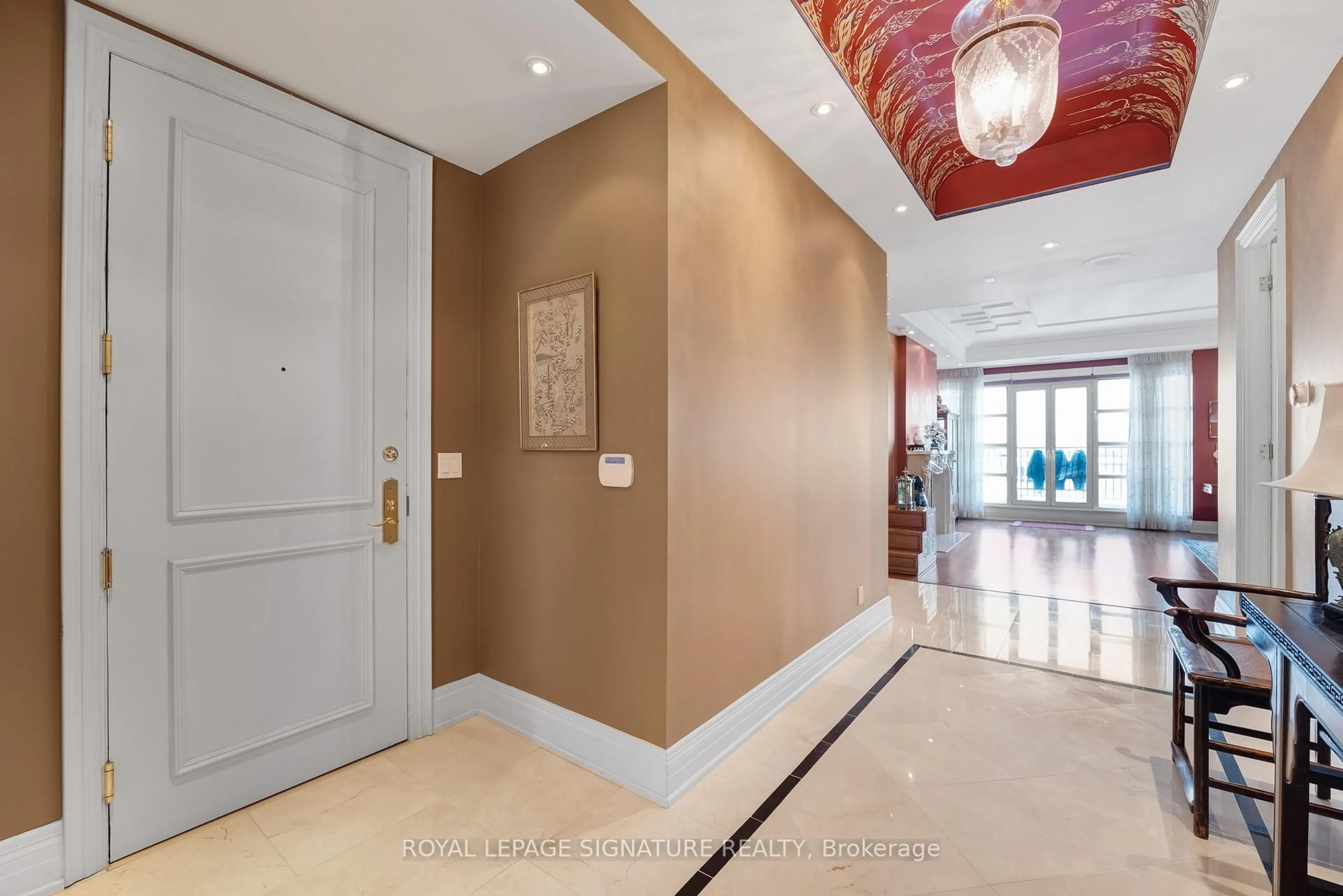 Indoor foyer for 33 Delisle Ave #1004, Toronto Ontario M4V 3C7