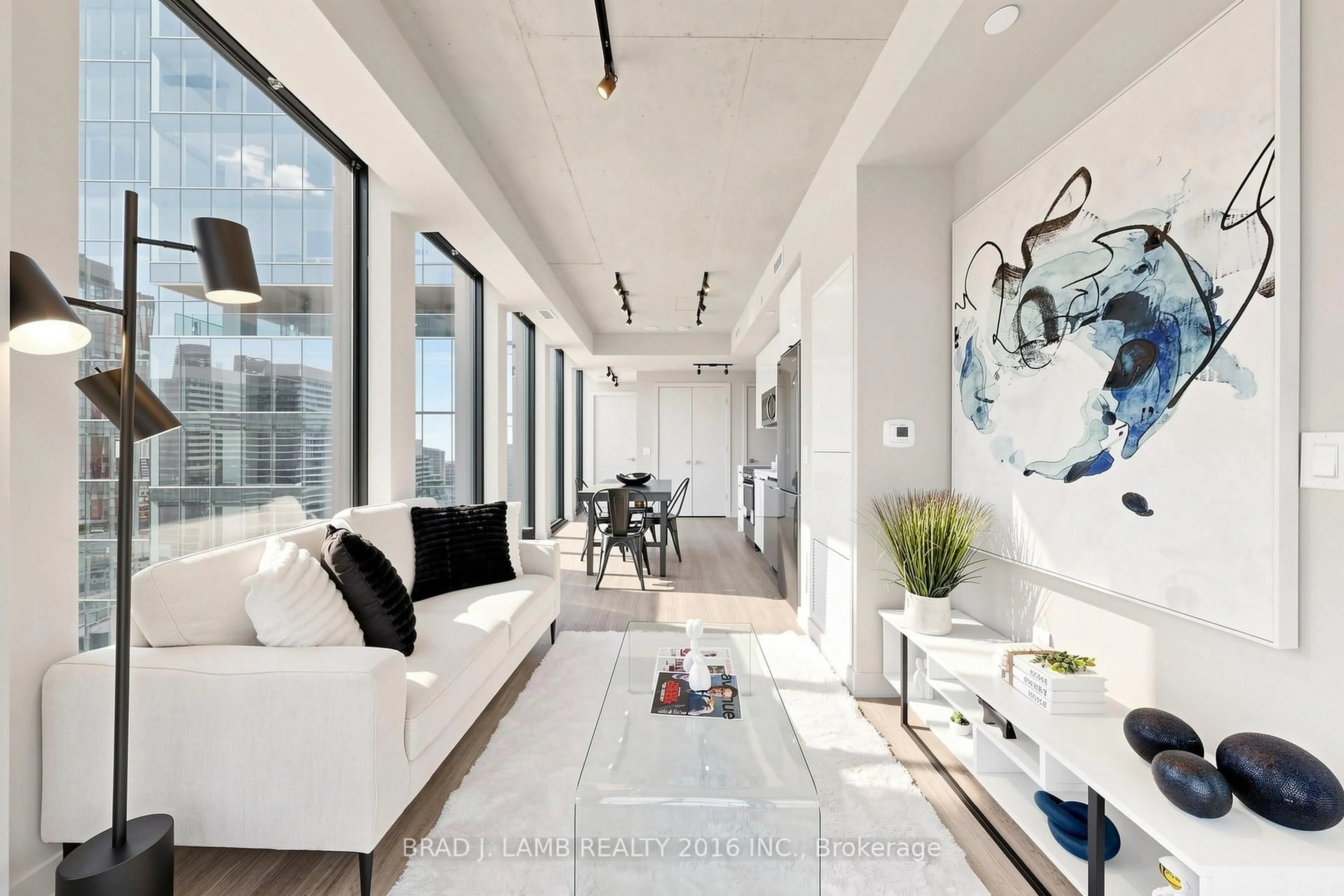 Living room with furniture, ceramic/tile floor for 284 King St #2004, Toronto Ontario M5A 1K4