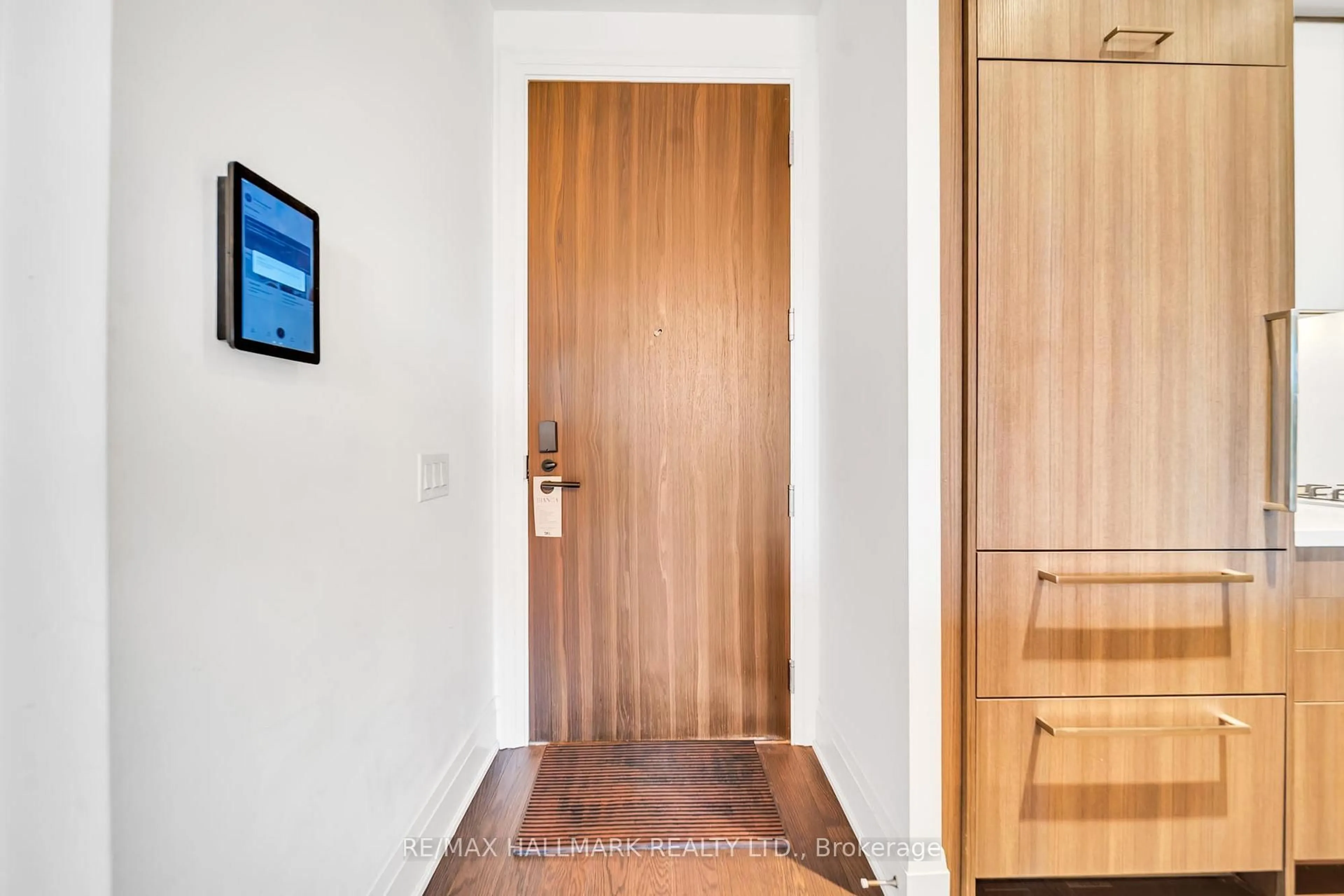 Indoor entryway for 280 Howland Ave #GPH22, Toronto Ontario M5R 0C3