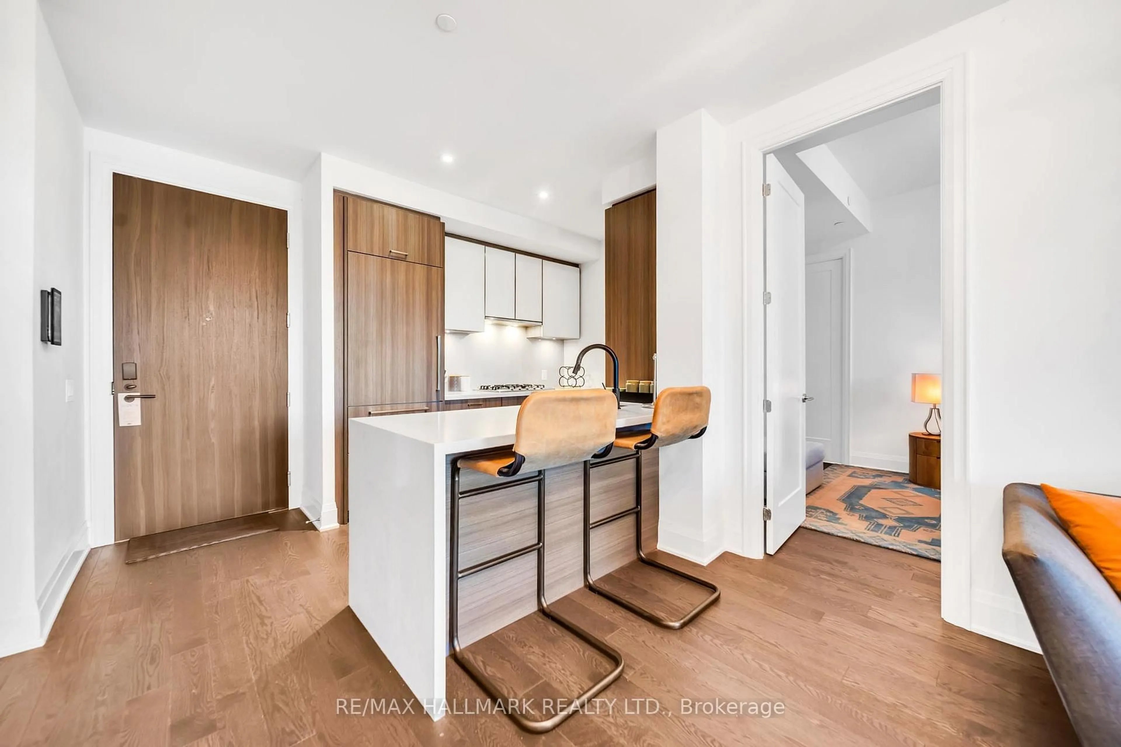 Open concept kitchen, wood/laminate floor for 280 Howland Ave #GPH22, Toronto Ontario M5R 0C3