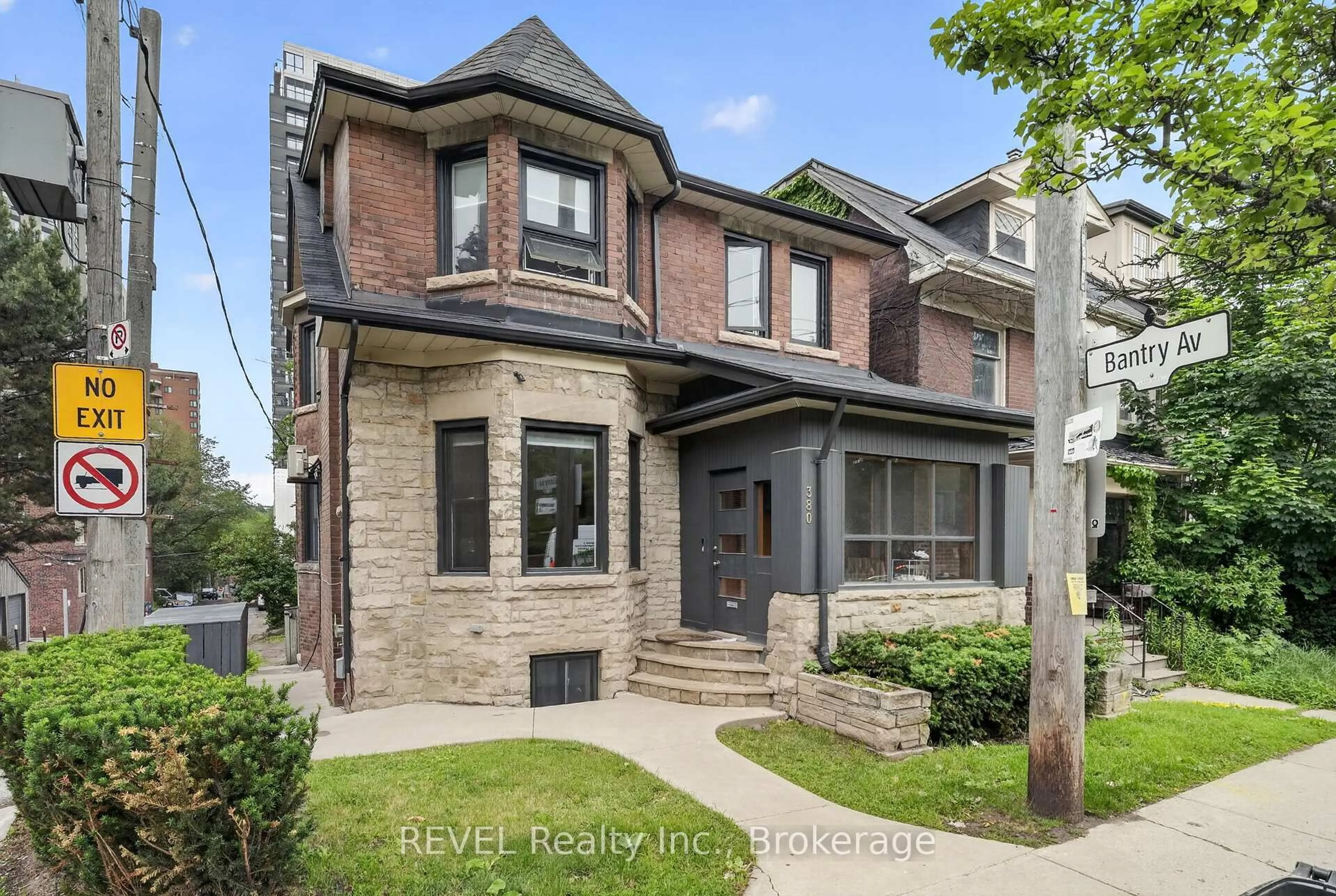 Home with brick exterior material, street for 380 Spadina Rd, Toronto Ontario M5P 2V9