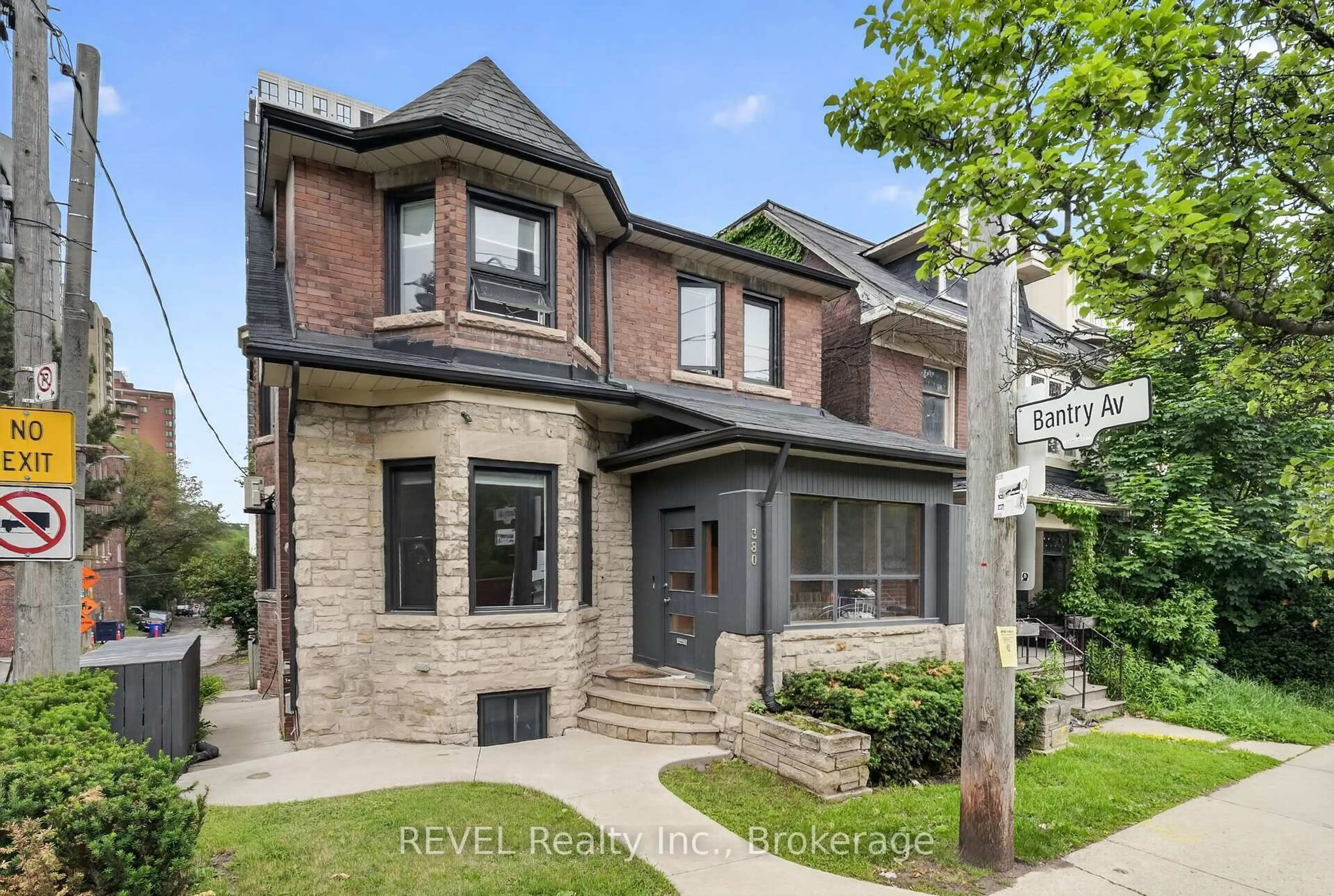 Home with brick exterior material, street for 380 Spadina Rd, Toronto Ontario M5P 2V9