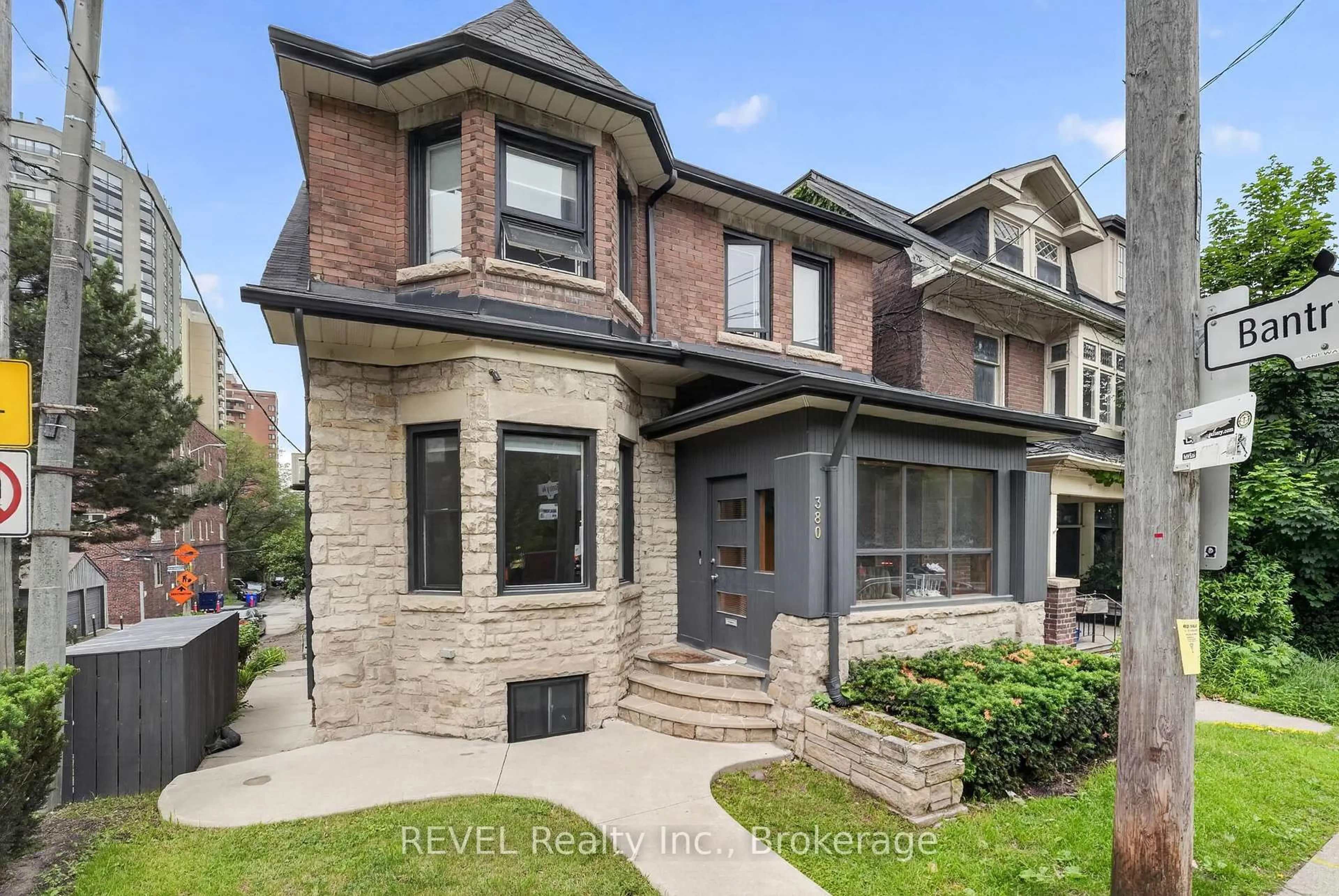 Home with brick exterior material, street for 380 Spadina Rd, Toronto Ontario M5P 2V9