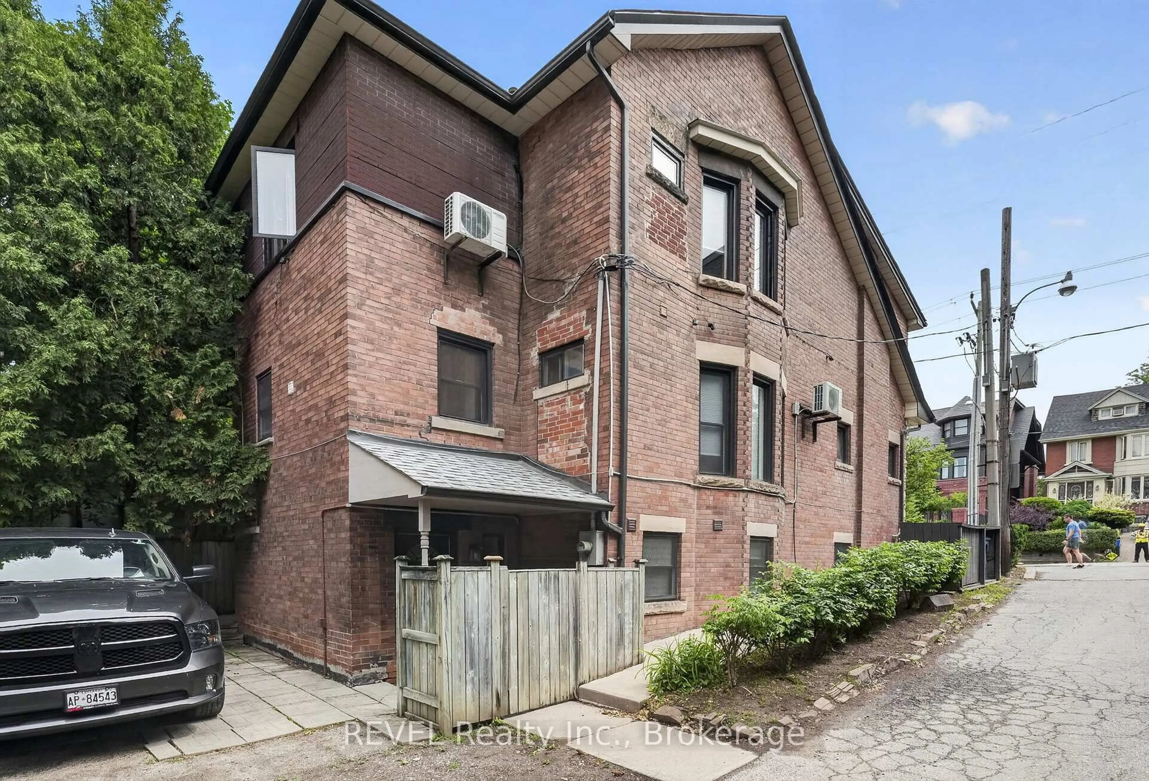 Home with brick exterior material, street for 380 Spadina Rd, Toronto Ontario M5P 2V9