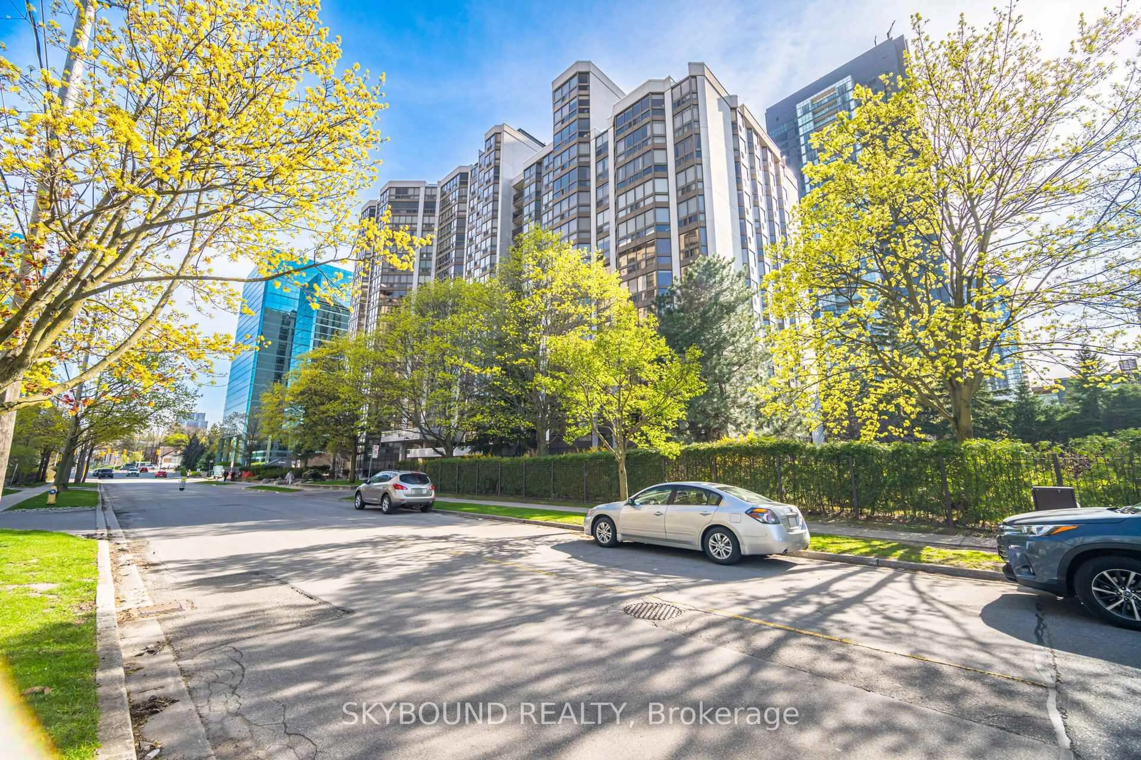 A pic from outside/outdoor area/front of a property/back of a property/a pic from drone, street for 10 Kenneth Ave #511, Toronto Ontario M2N 6K6