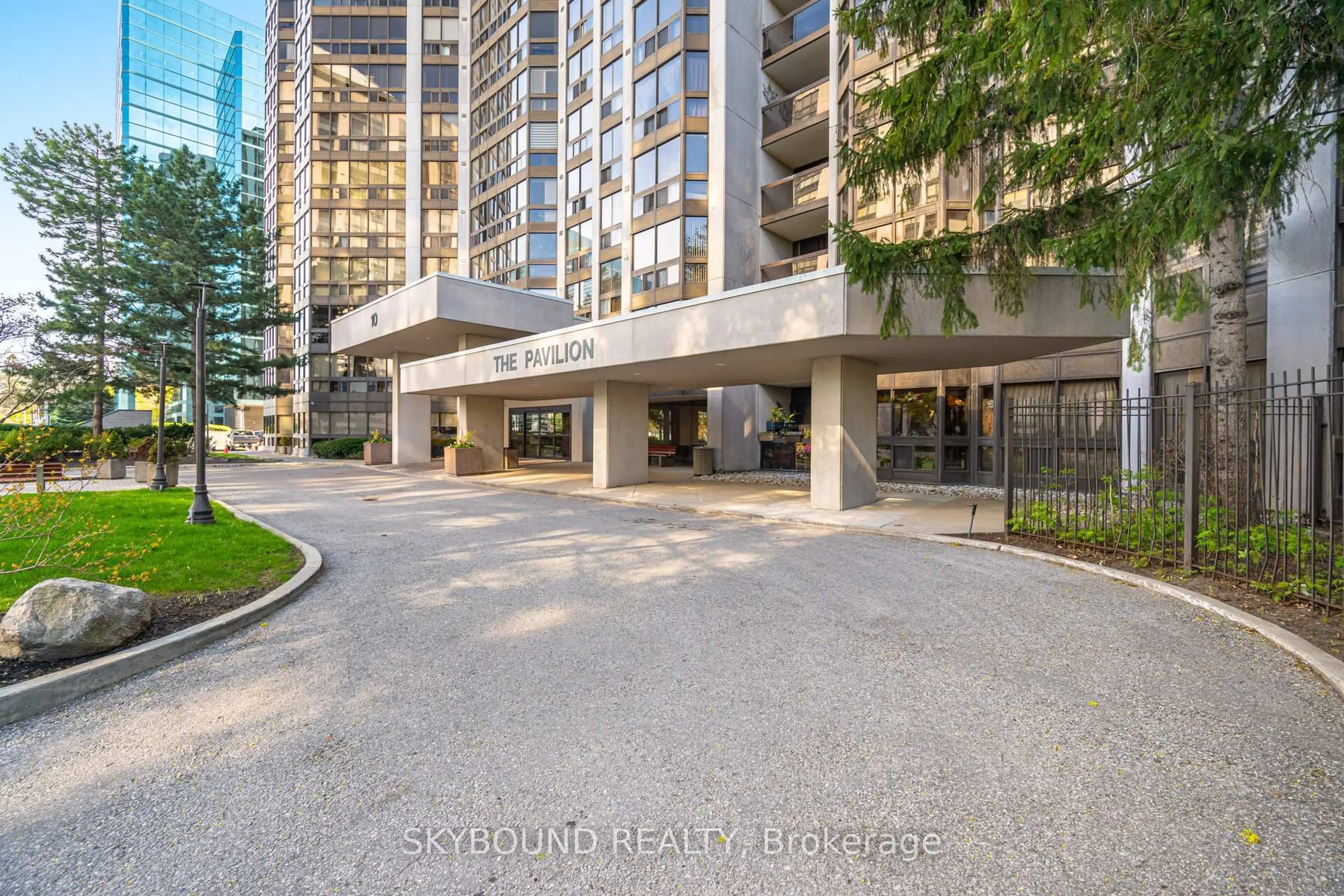 Indoor foyer for 10 Kenneth Ave #511, Toronto Ontario M2N 6K6