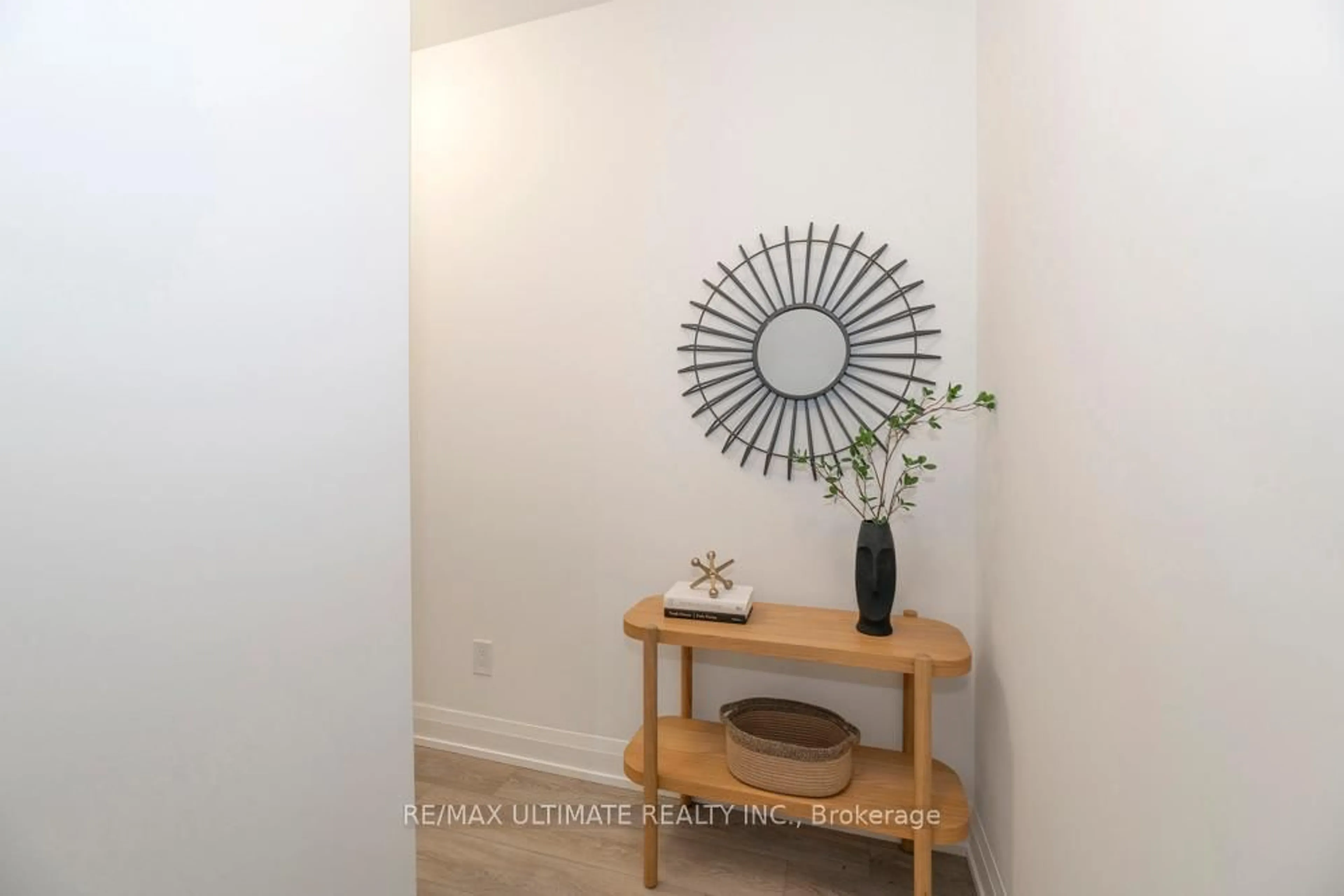 Indoor entryway for 20 Soudan Ave #1008, Toronto Ontario M4S 1V5