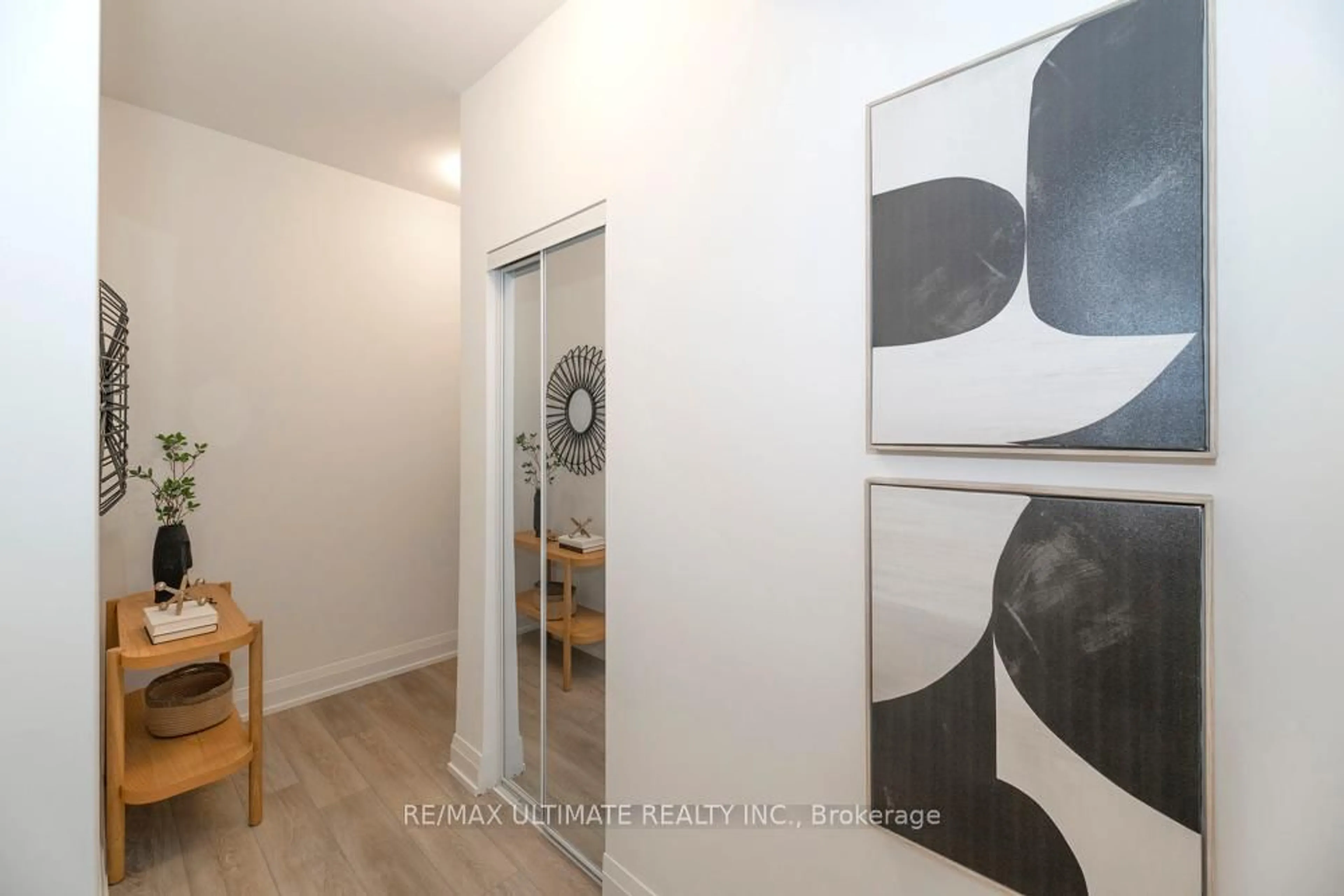 Indoor entryway for 20 Soudan Ave #1008, Toronto Ontario M4S 1V5