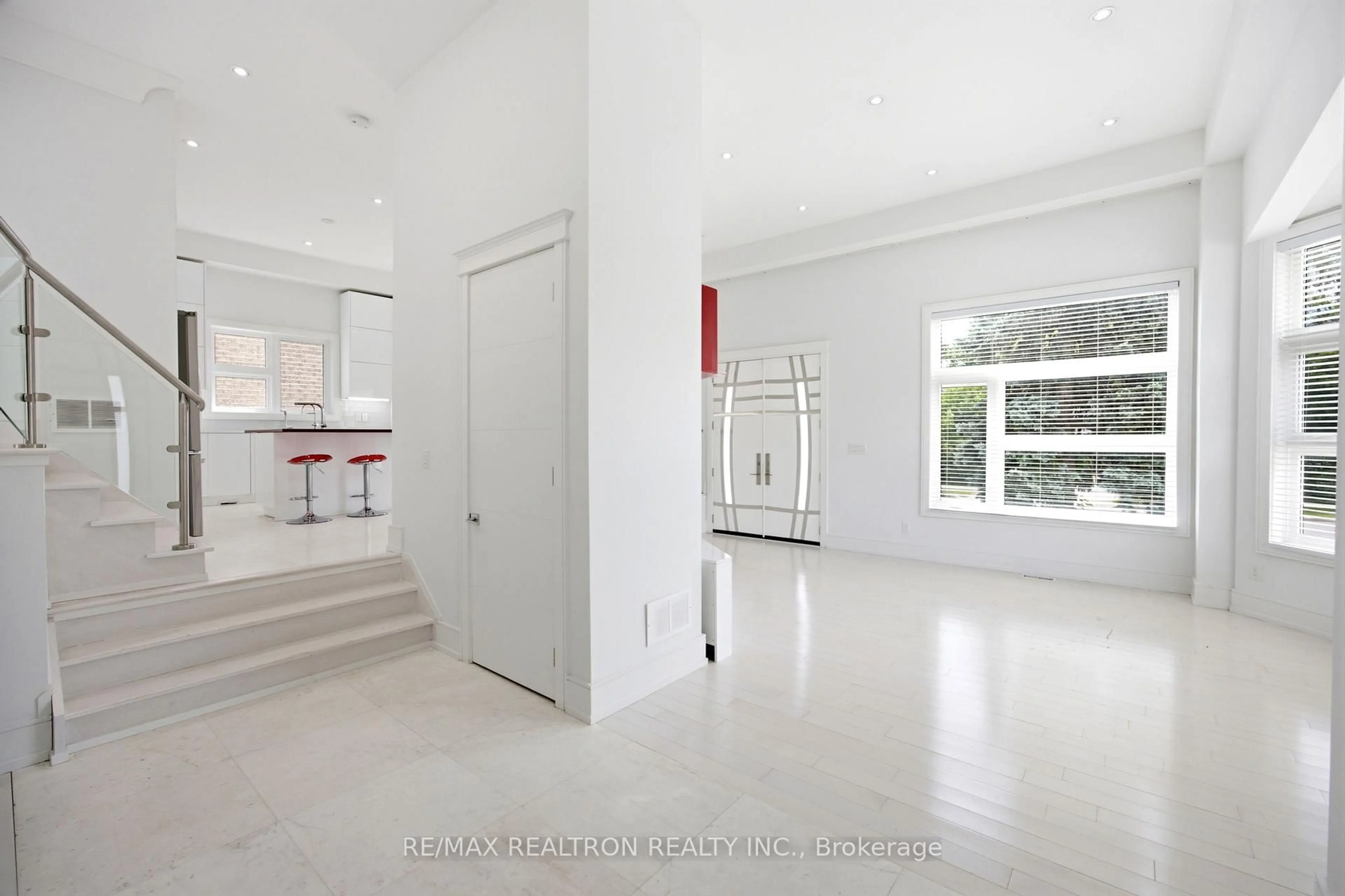 Indoor foyer for 138 Almore Ave, Toronto Ontario M3H 2H8