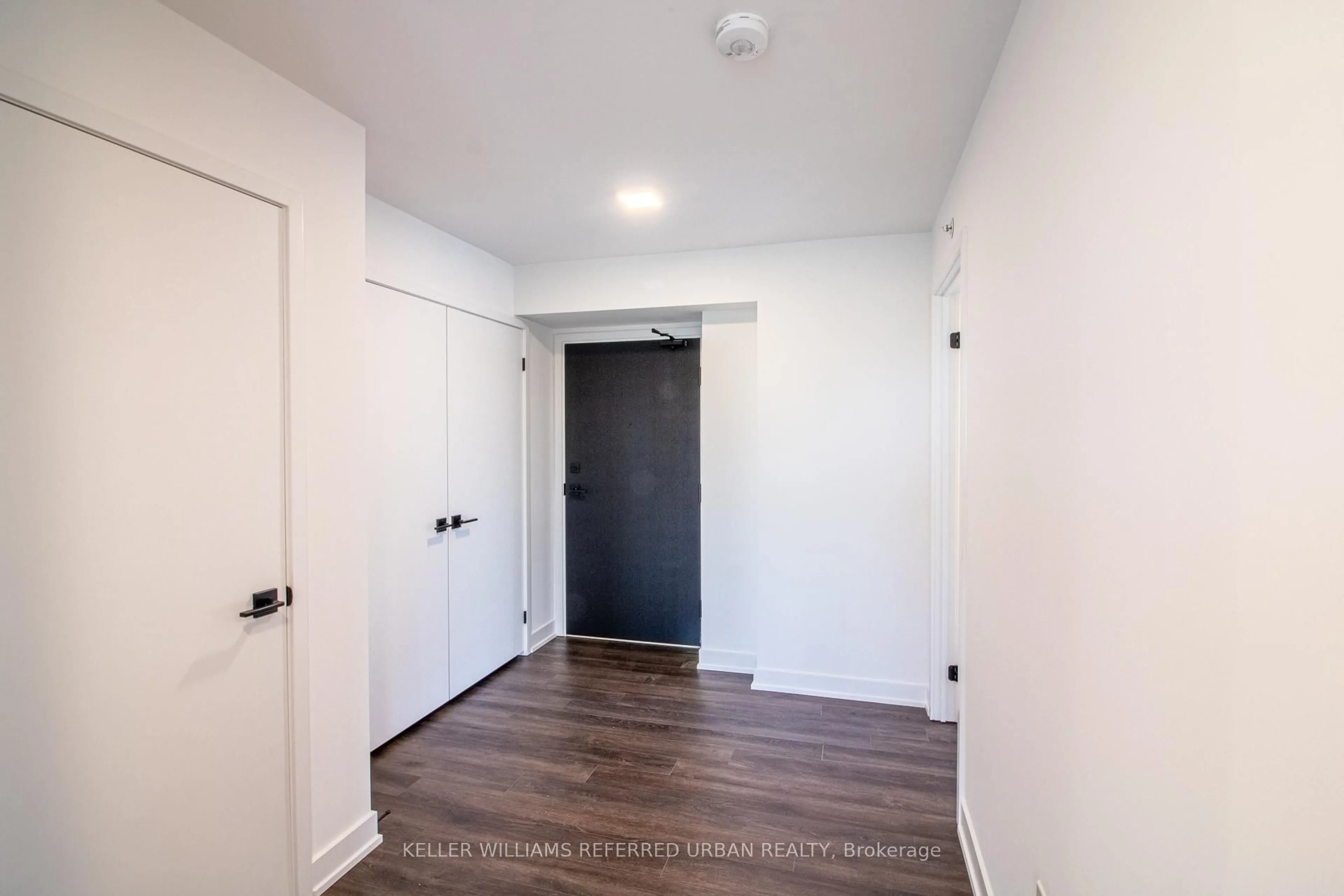 Indoor entryway for 609 Sherbourne St #2104, Toronto Ontario M4X 0A4