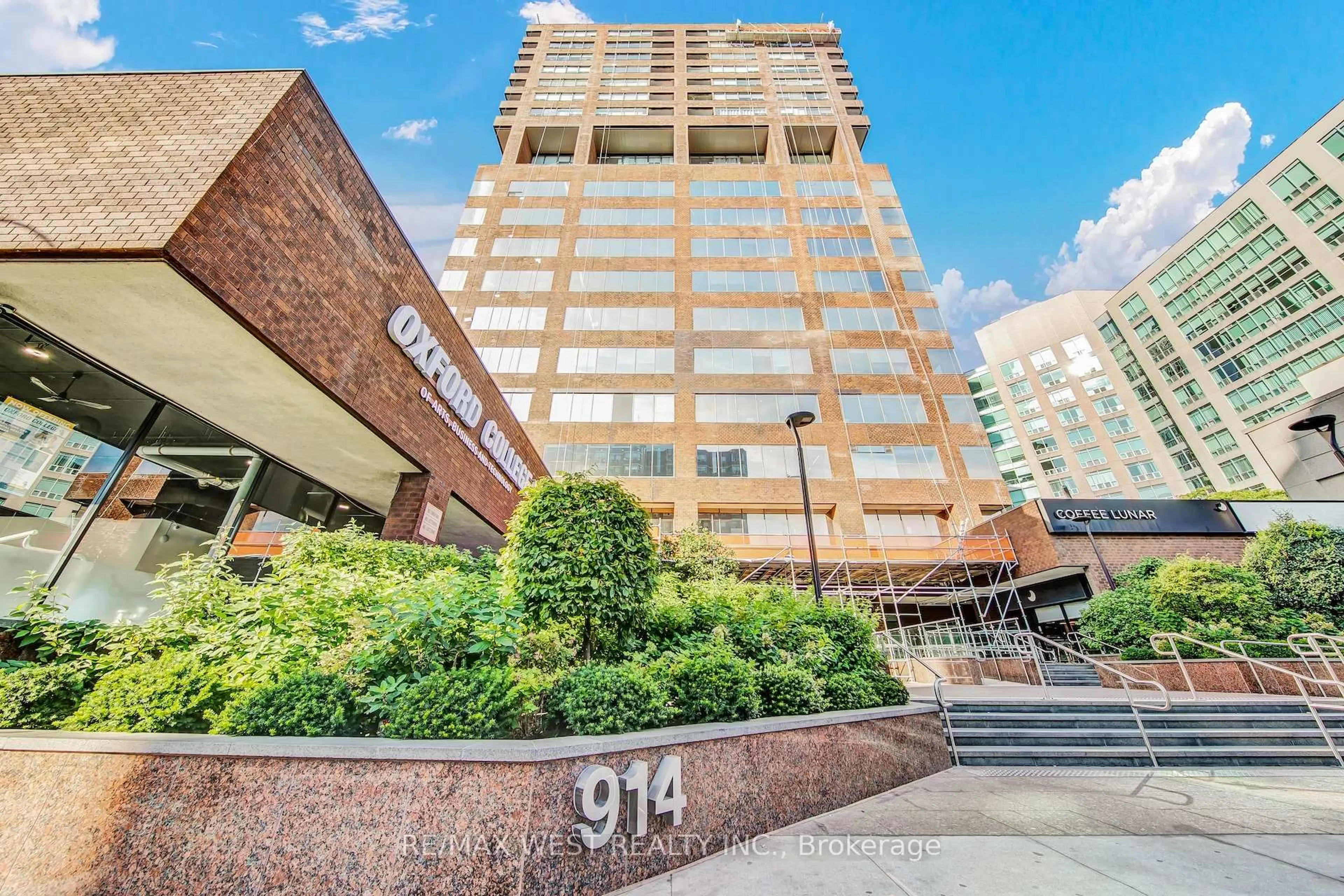 Indoor foyer for 914 Yonge St #1202, Toronto Ontario M4W 3C8