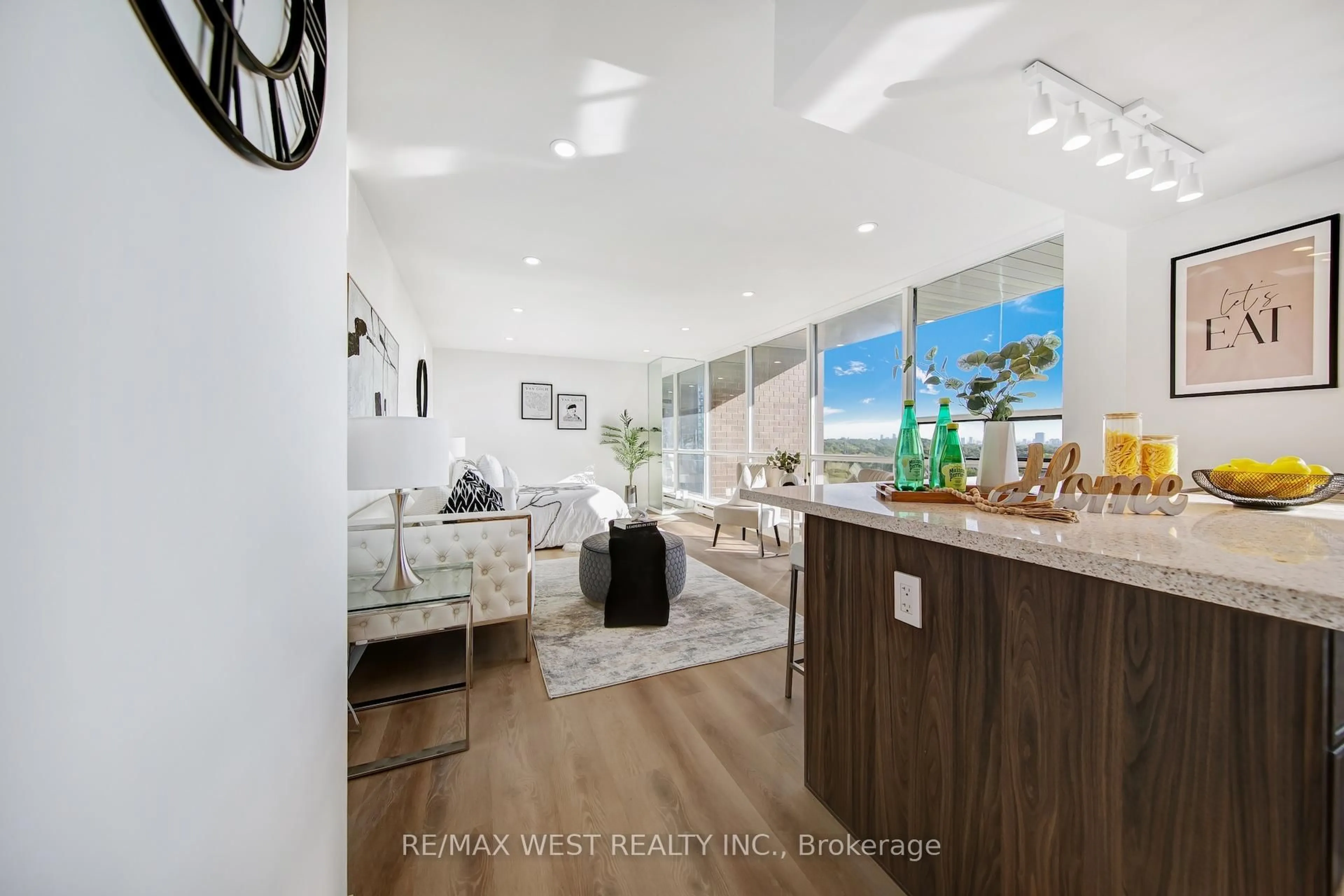 Open concept kitchen, unknown for 914 Yonge St #1202, Toronto Ontario M4W 3C8