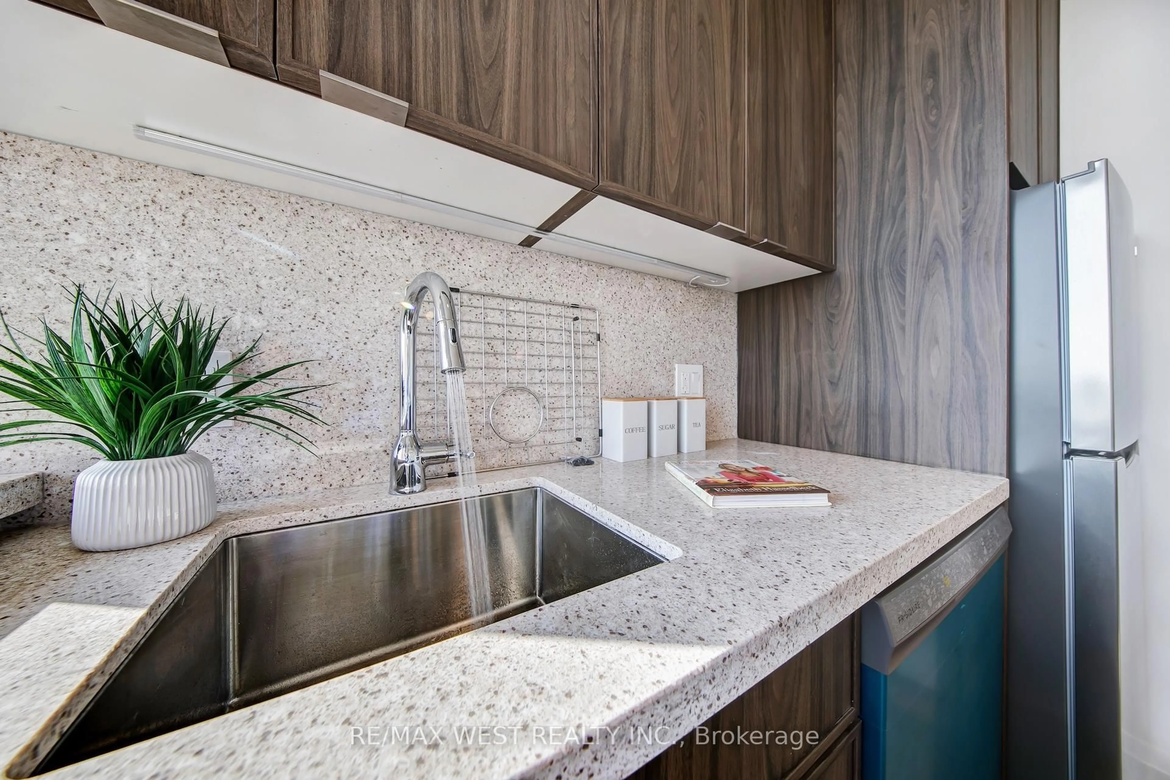 Contemporary kitchen, ceramic/tile floor for 914 Yonge St #1202, Toronto Ontario M4W 3C8