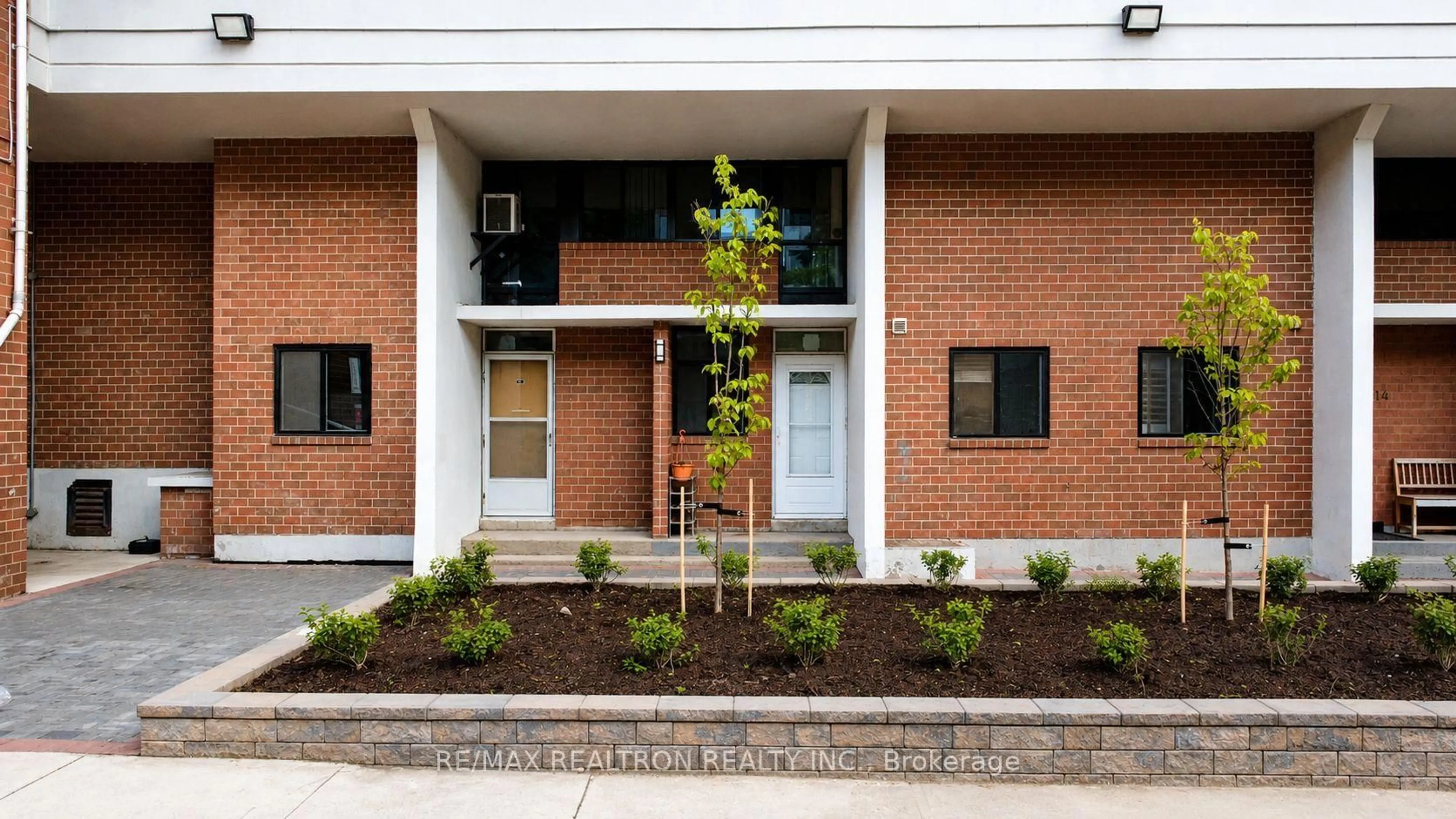 Home with brick exterior material, building for 125 Leeward Glwy #112, Toronto Ontario M3C 2Z6