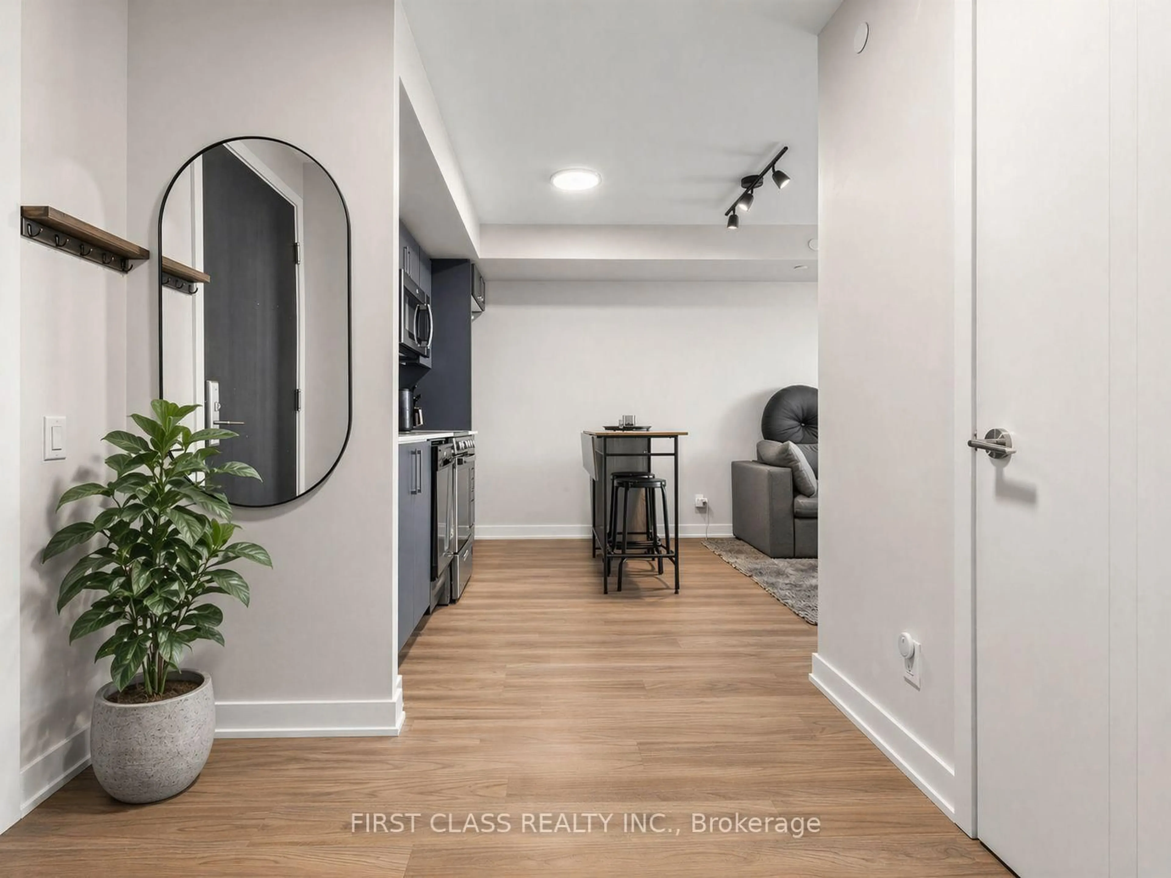 Indoor entryway for 38 Monte Kwinter Crt #616, Toronto Ontario M3H 0E2