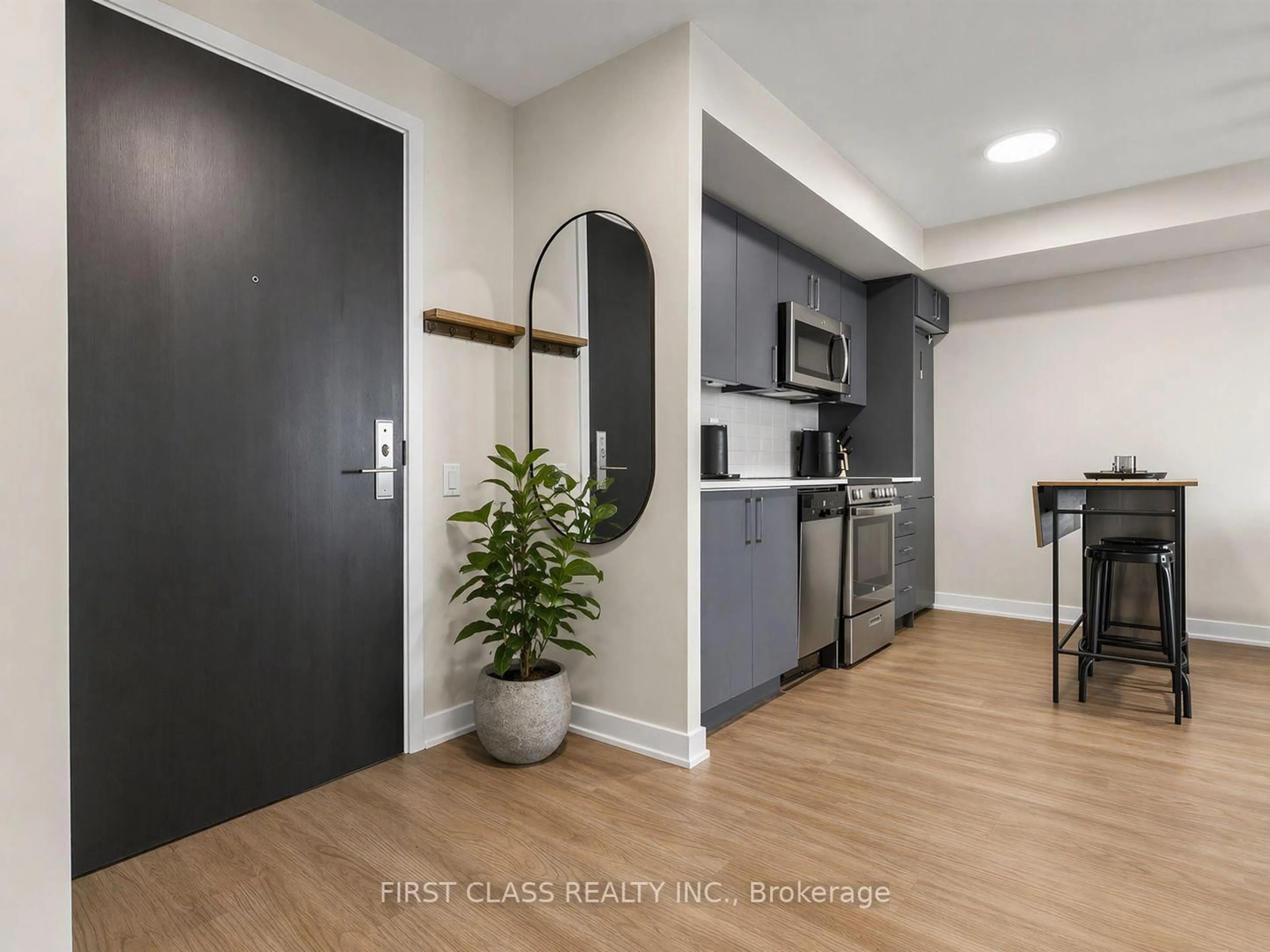 Indoor entryway for 38 Monte Kwinter Crt #616, Toronto Ontario M3H 0E2