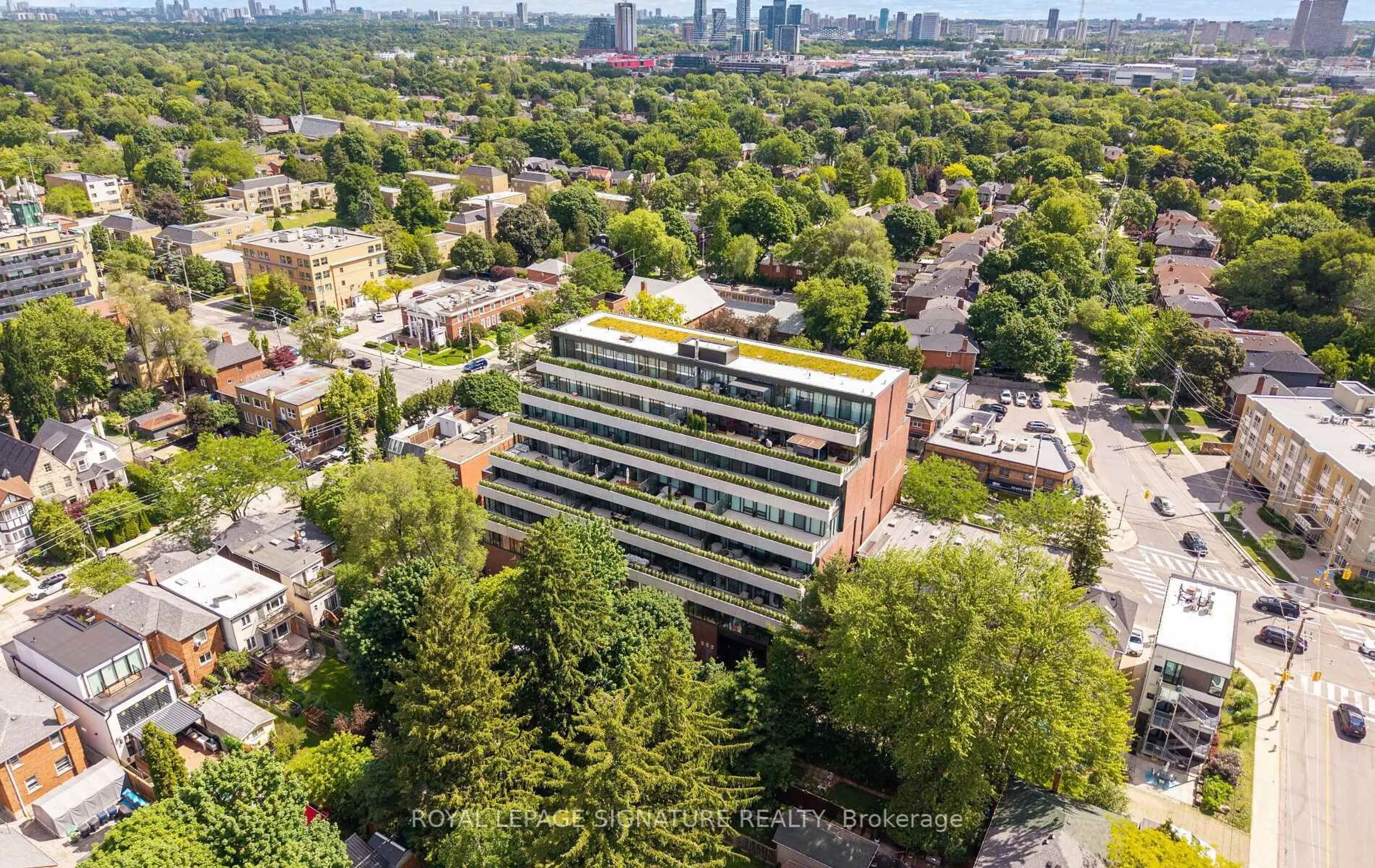 A pic from outside/outdoor area/front of a property/back of a property/a pic from drone, city buildings view from balcony for 1414 Bayview Ave #407, Toronto Ontario M4G 0E2