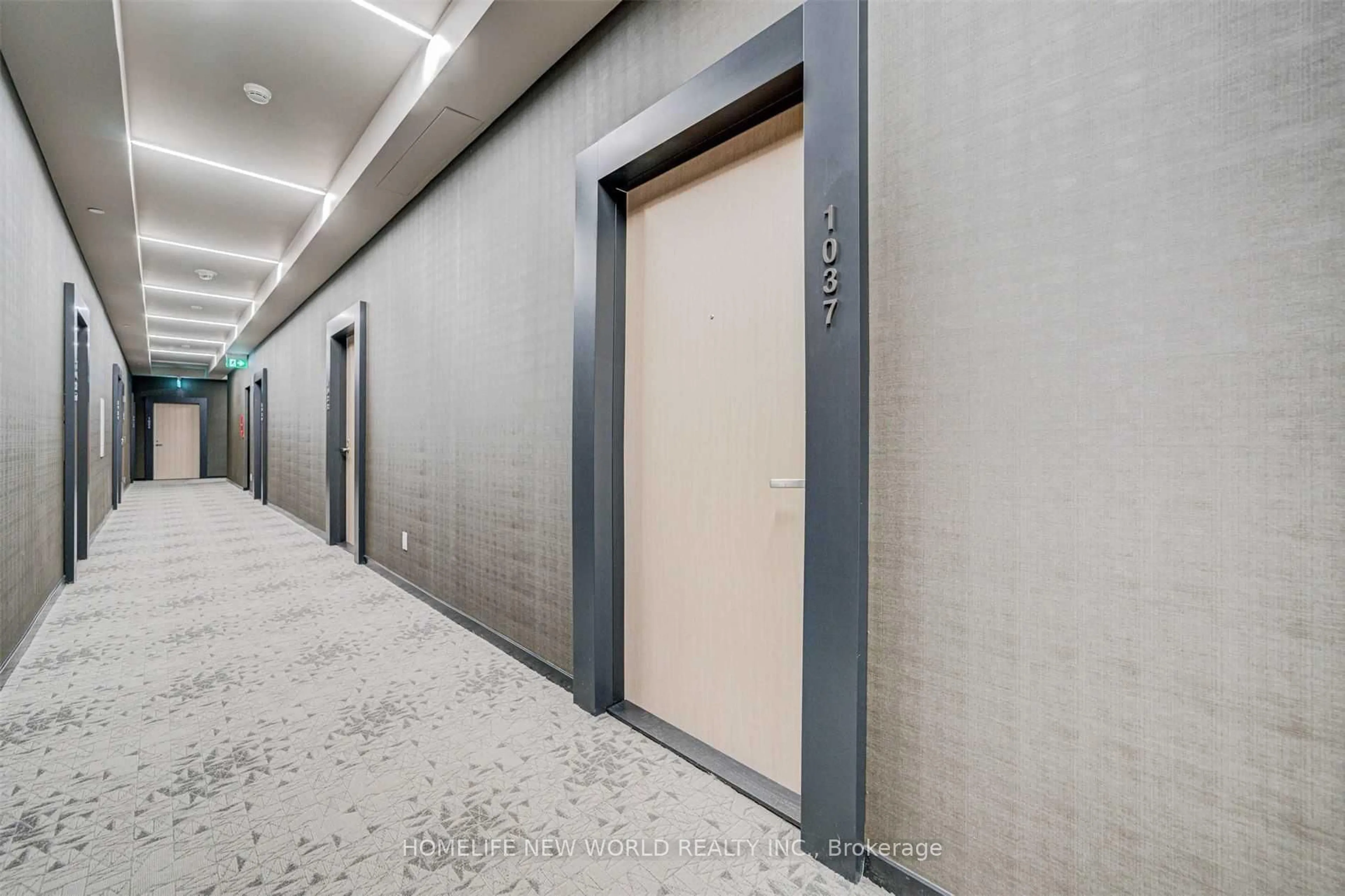 Indoor foyer for 8 Hillsdale Ave #1037, Toronto Ontario M4S 0B2