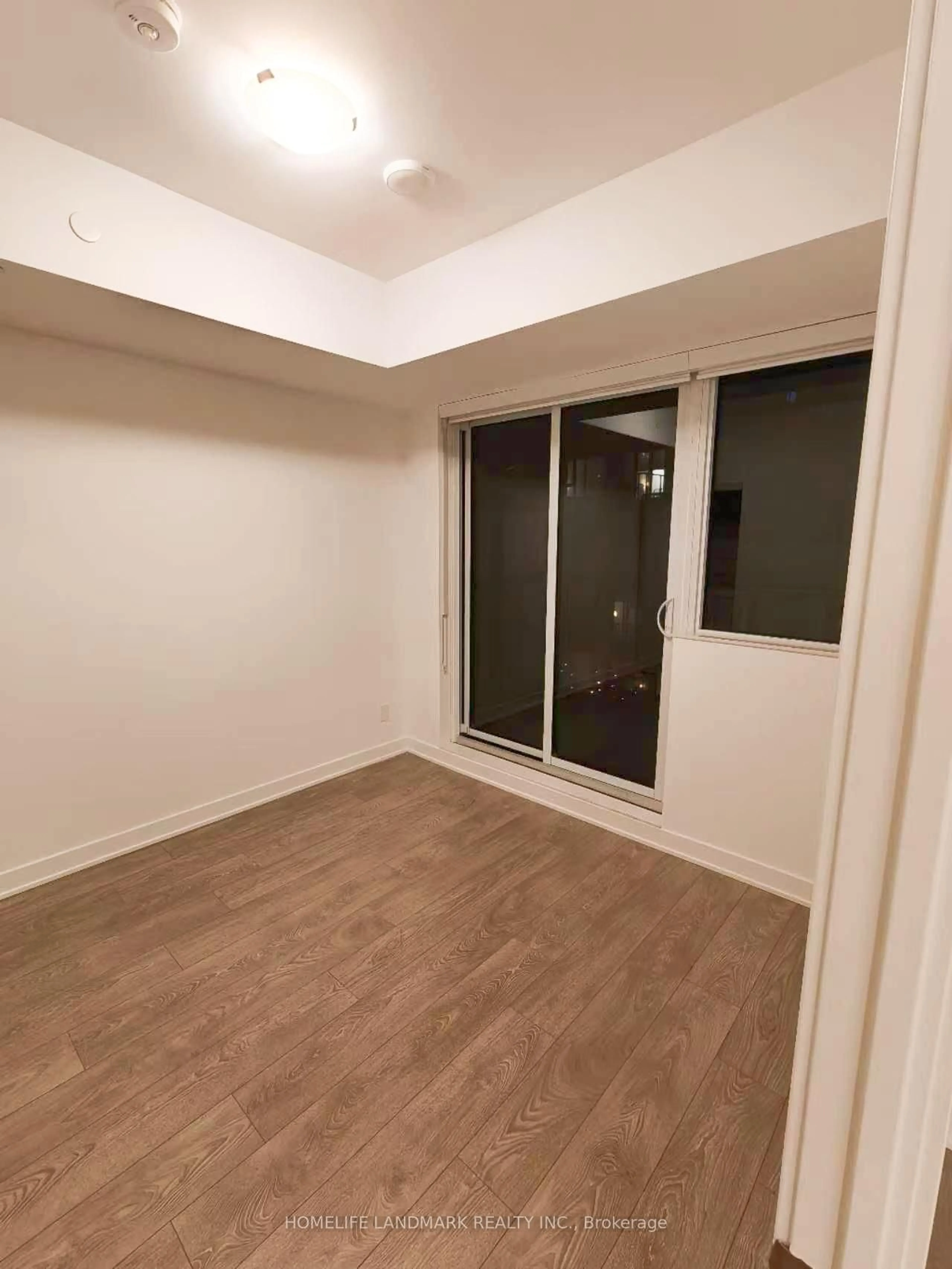 A pic of a room for 543 Richmond St #814, Toronto Ontario M5V 1Y6