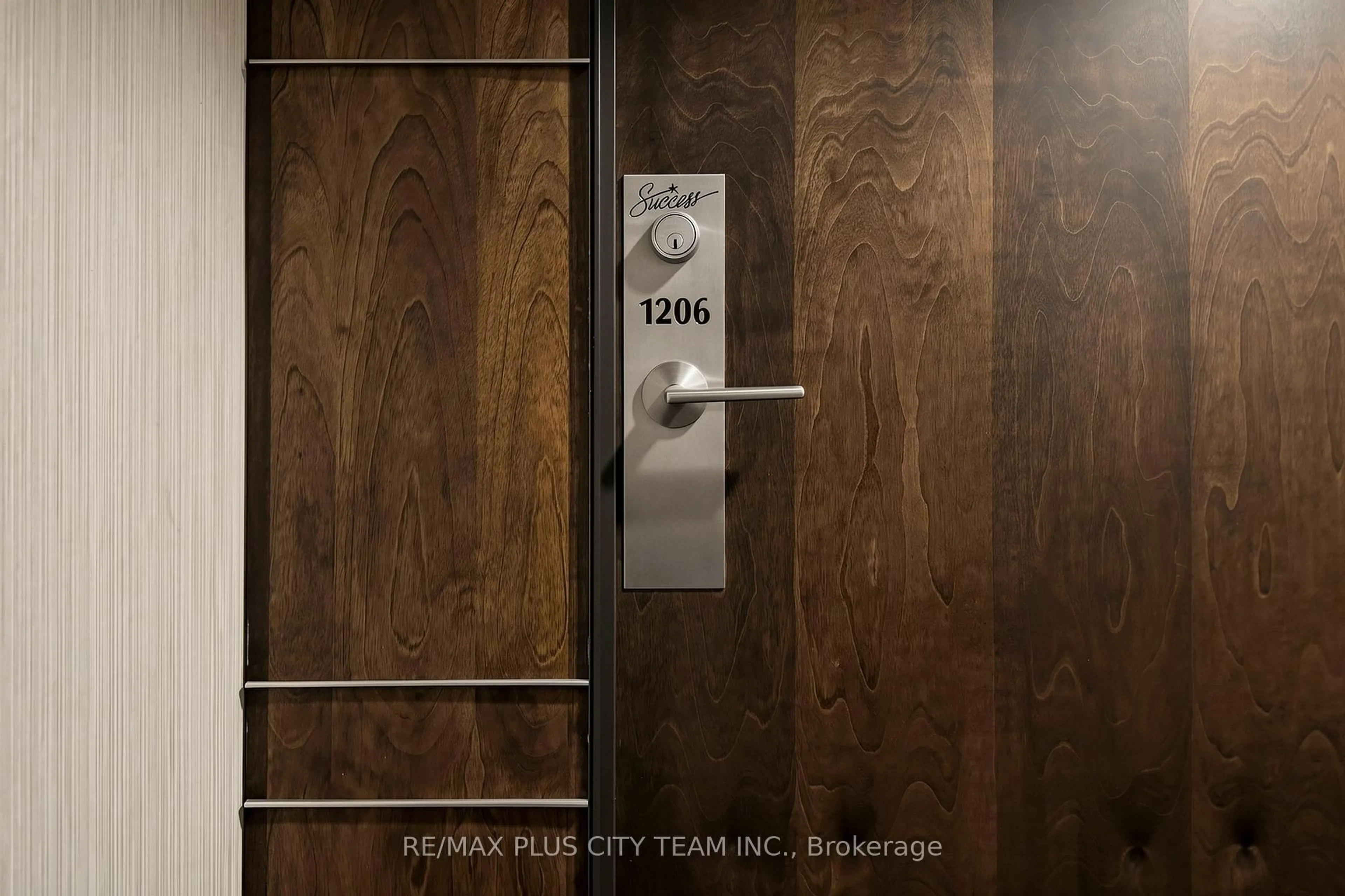 Indoor entryway for 18 Harbour St #1206, Toronto Ontario M5J 2Z6