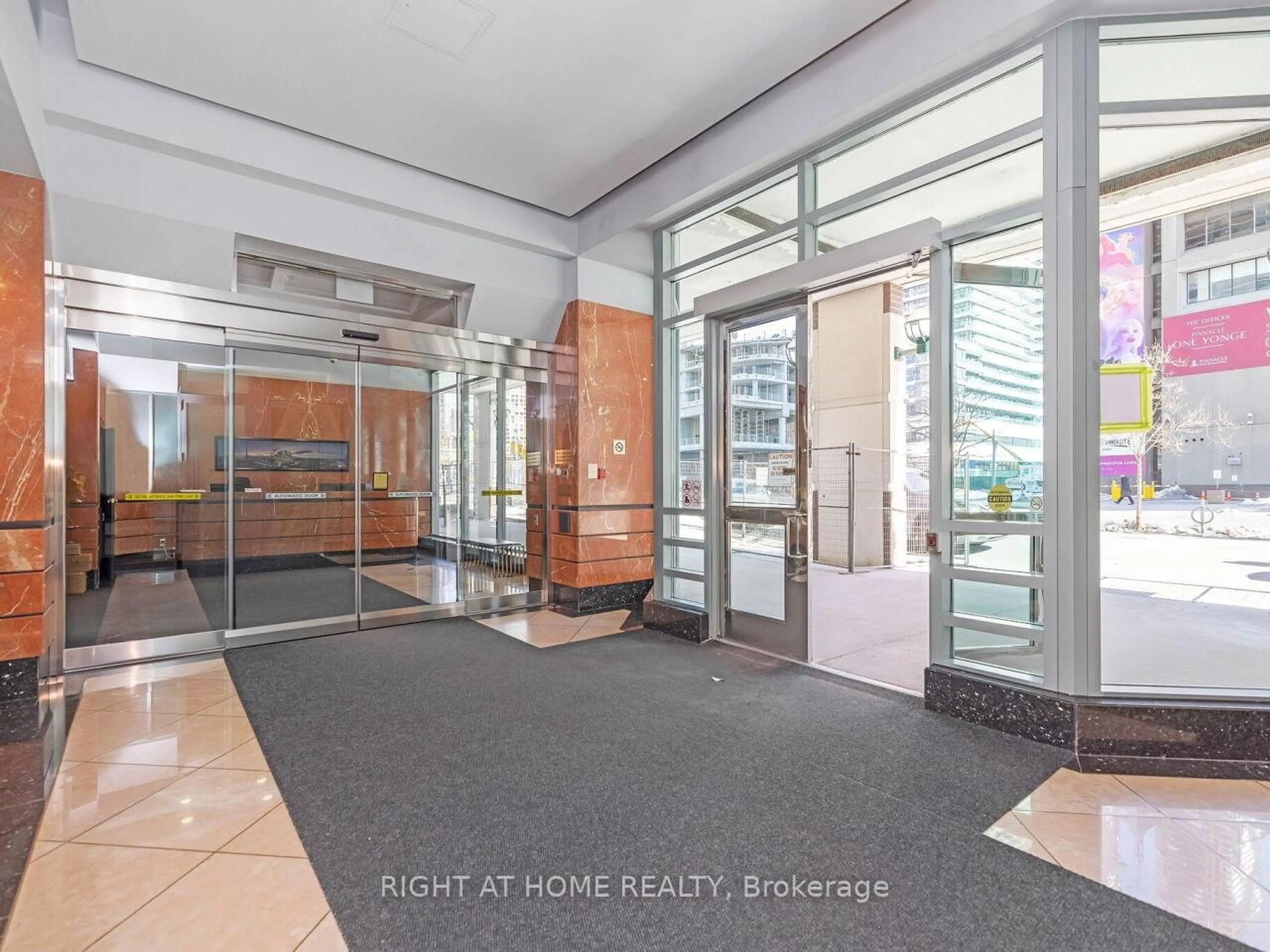 Indoor foyer for 10 Yonge St #1706, Toronto Ontario M5E 1R4