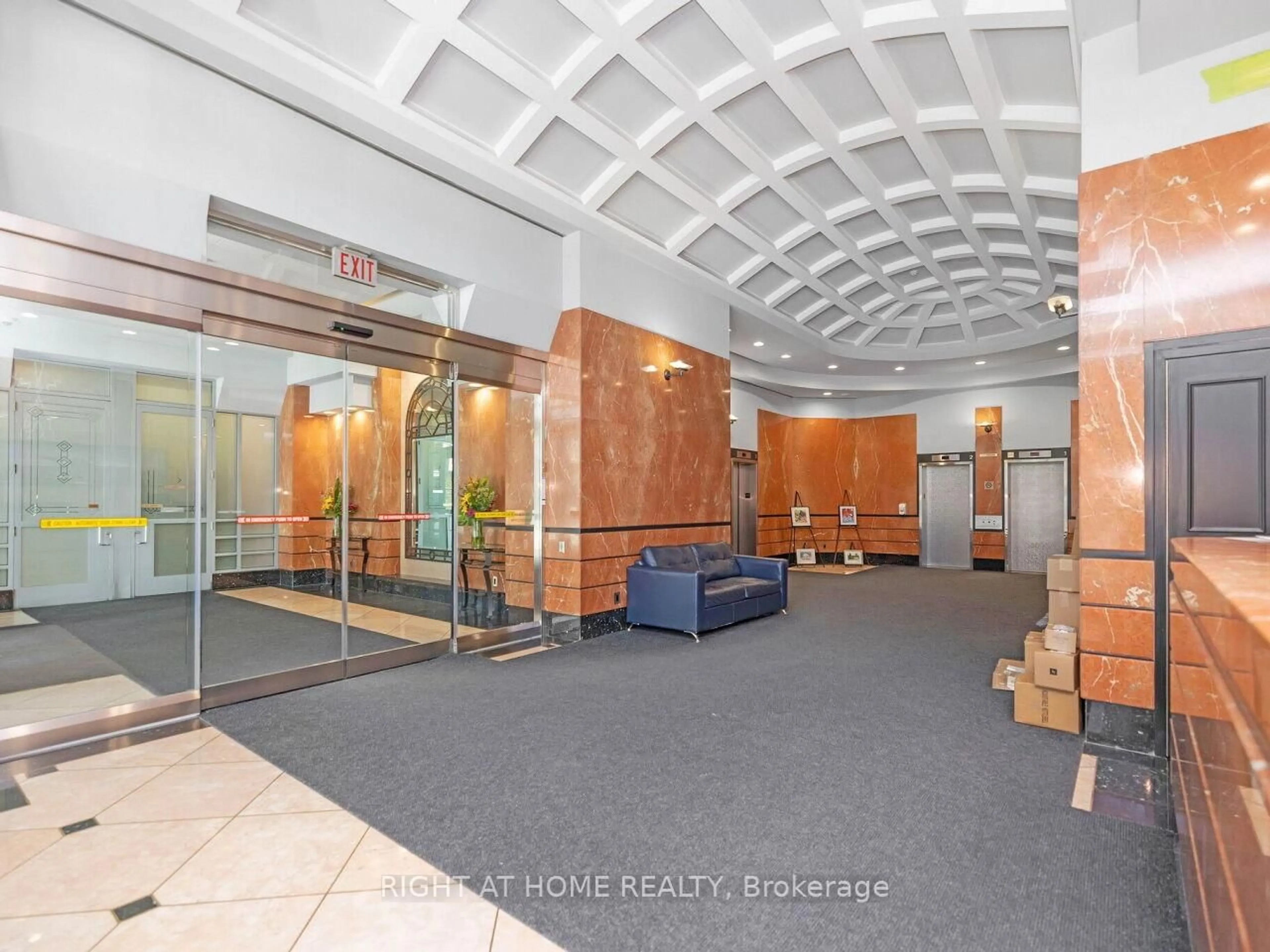 Indoor foyer for 10 Yonge St #1706, Toronto Ontario M5E 1R4