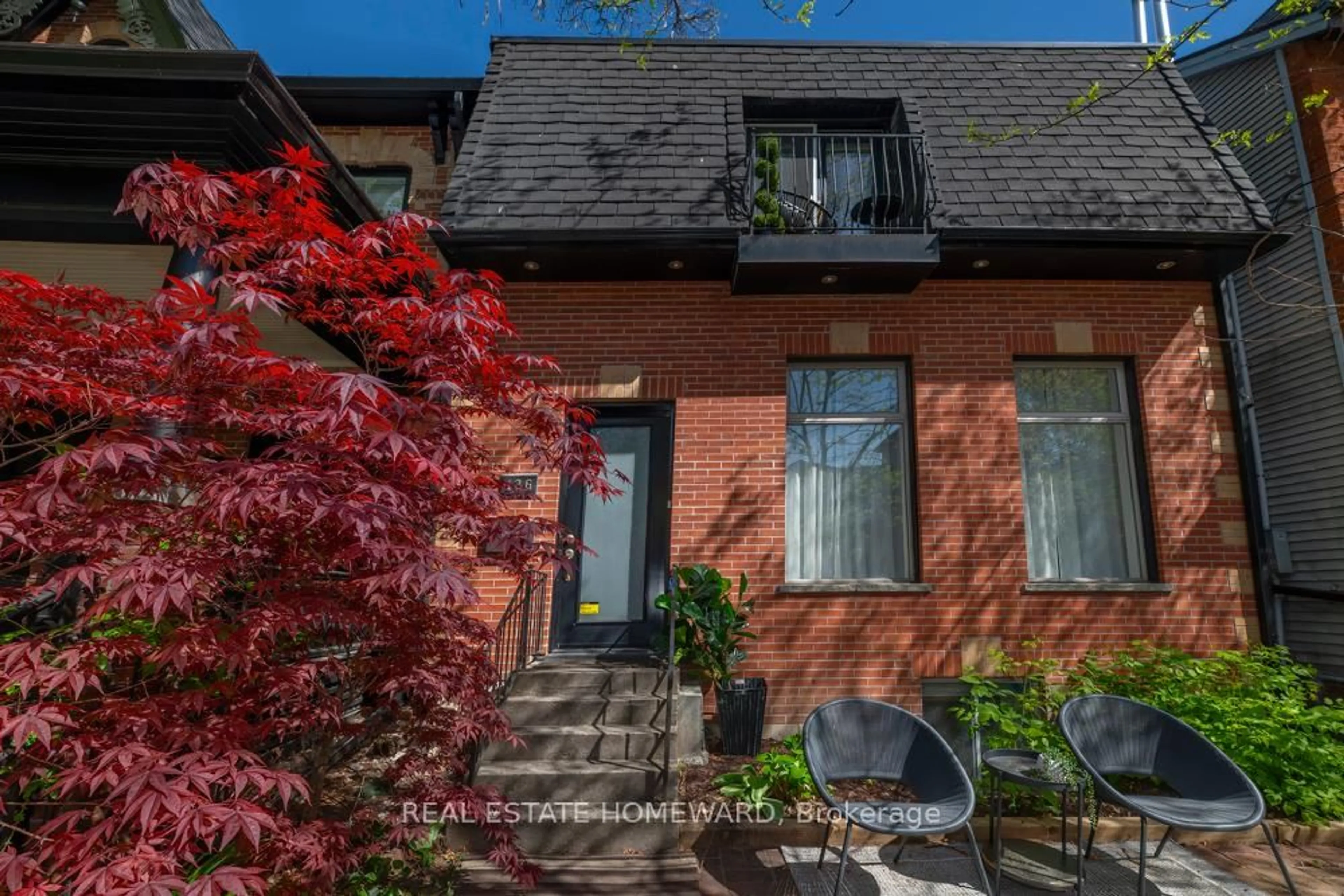 Home with brick exterior material, street for 136 Spruce St, Toronto Ontario M5A 2J5