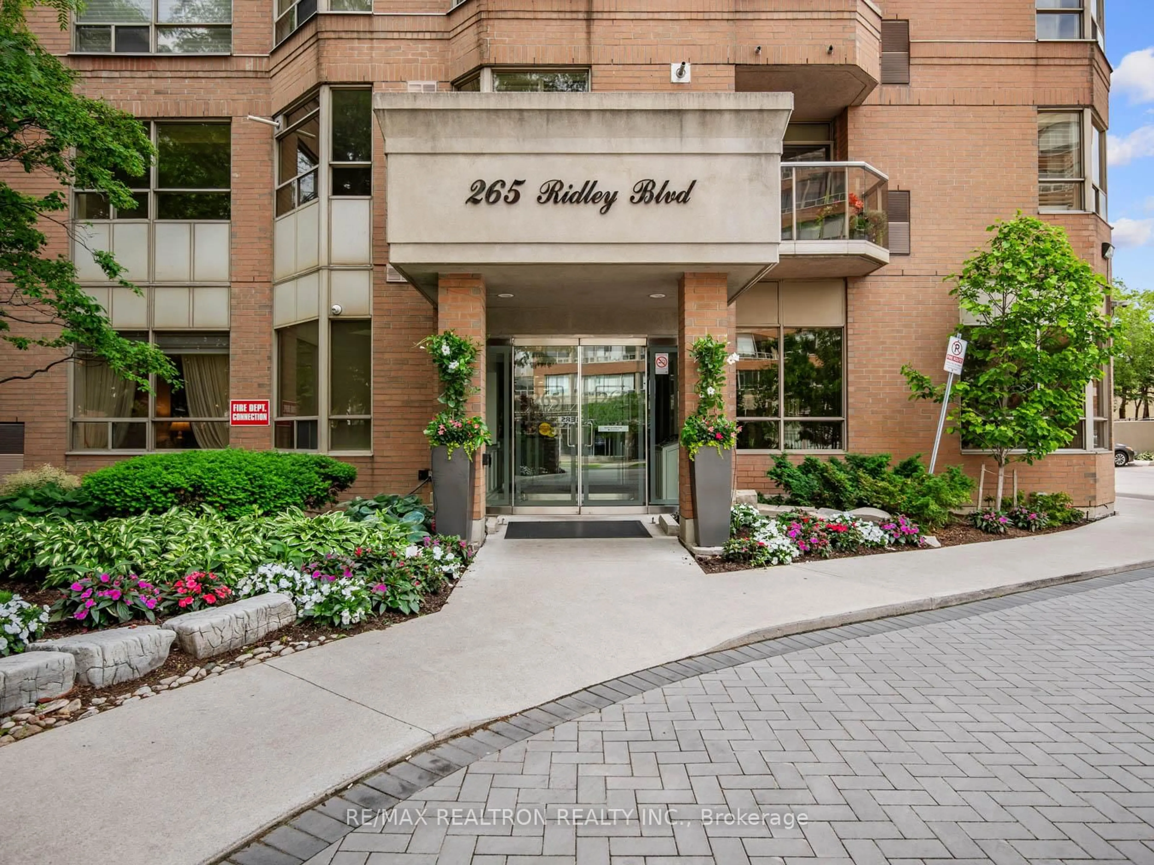 Indoor entryway for 265 Ridley Blvd #309, Toronto Ontario M5M 4N8