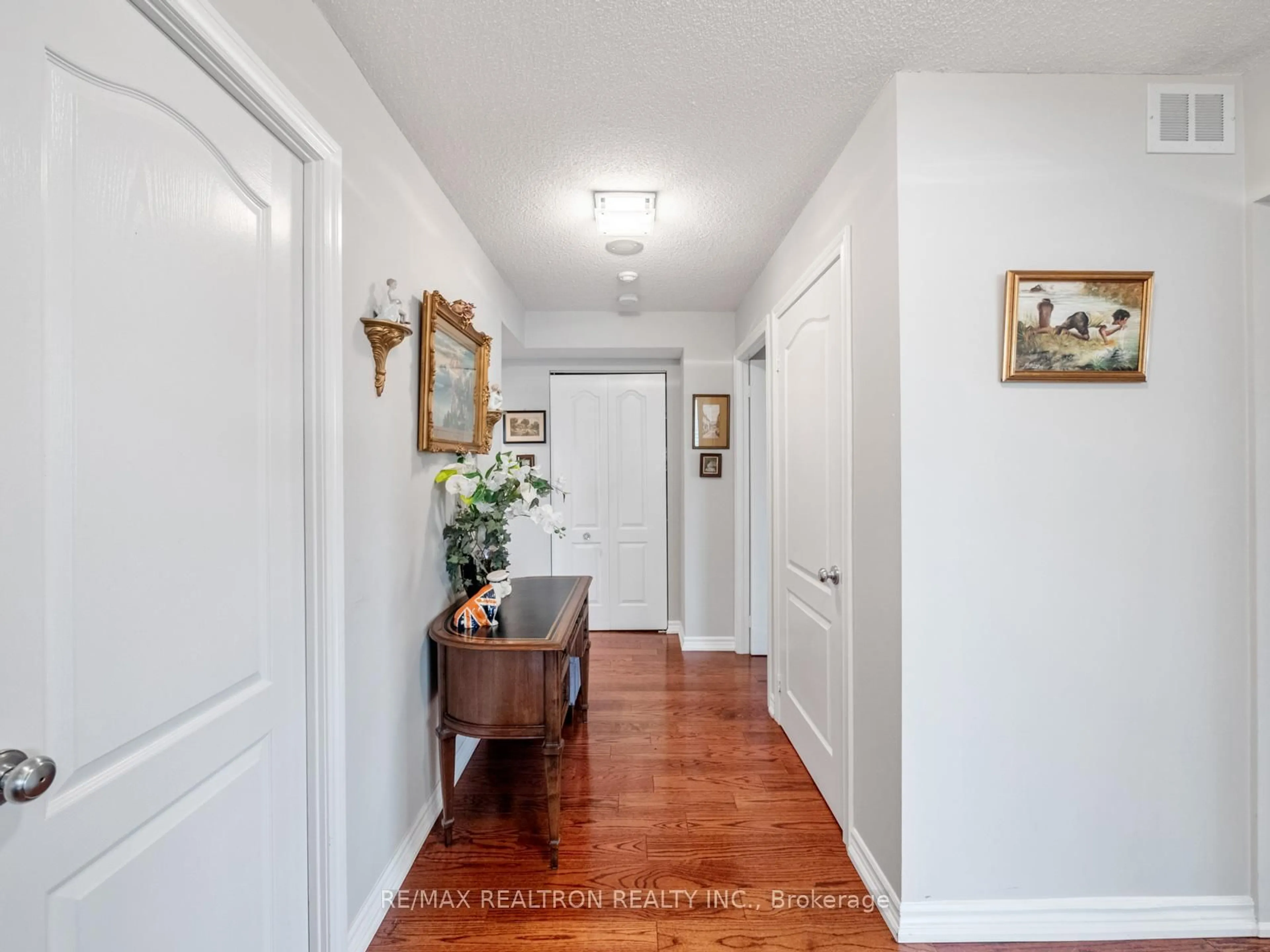 Indoor entryway for 265 Ridley Blvd #309, Toronto Ontario M5M 4N8