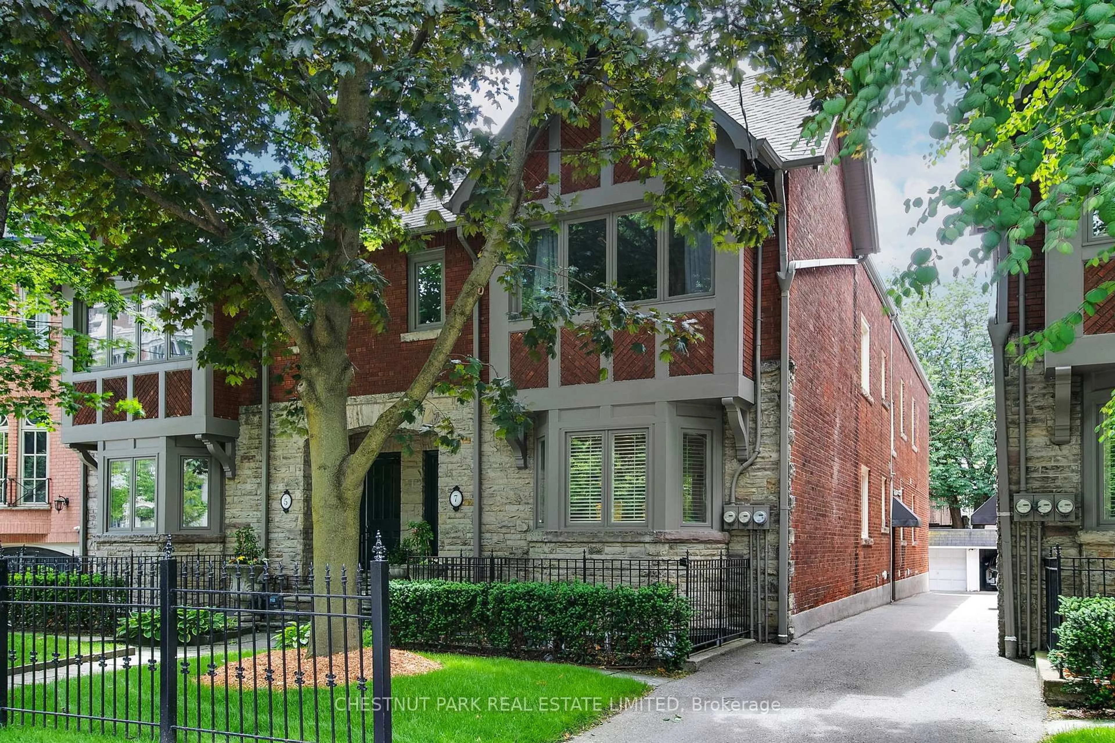Home with brick exterior material, street for 7B Clarendon Ave, Toronto Ontario M4V 1H8