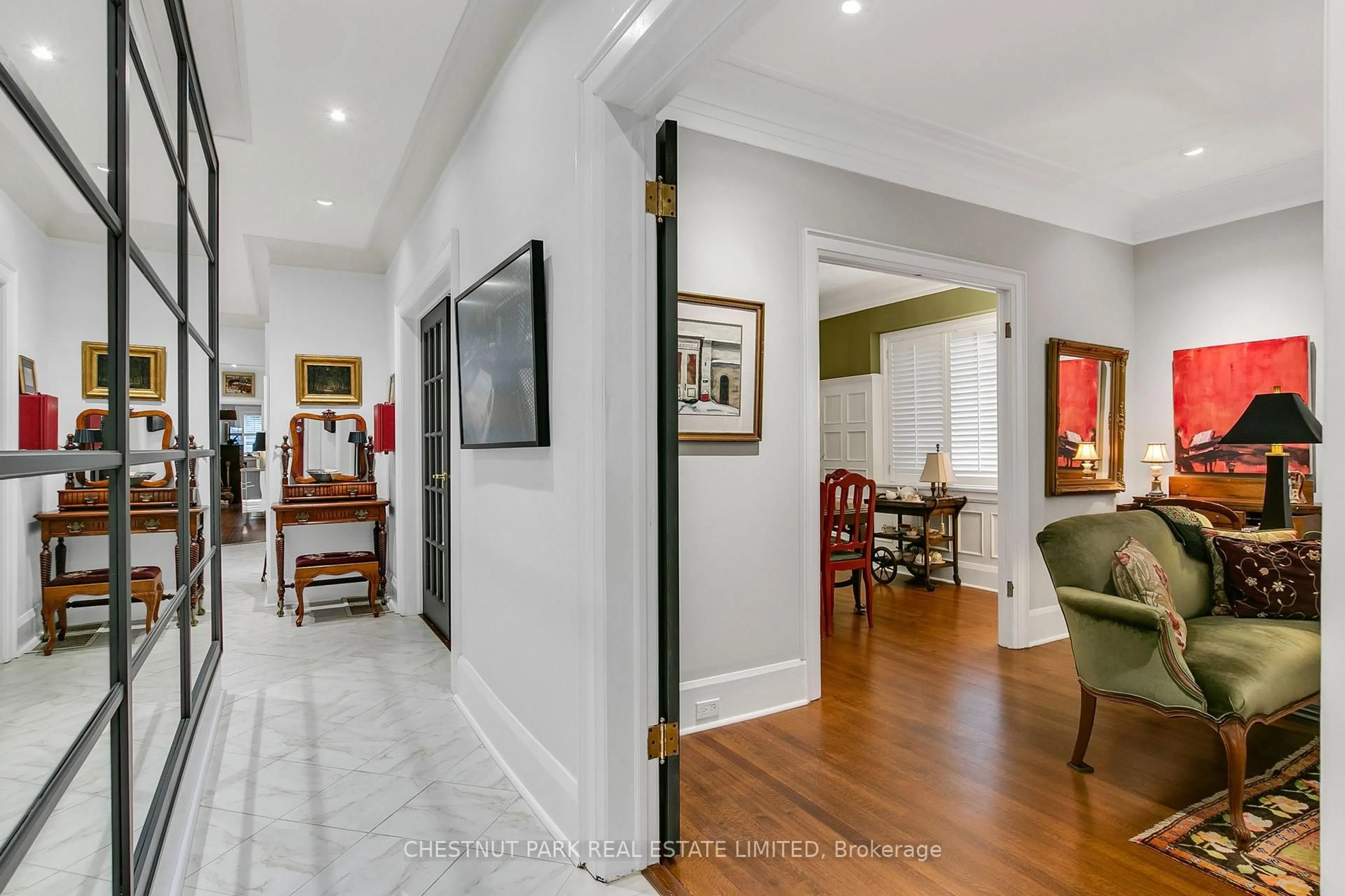 Indoor entryway for 7B Clarendon Ave, Toronto Ontario M4V 1H8