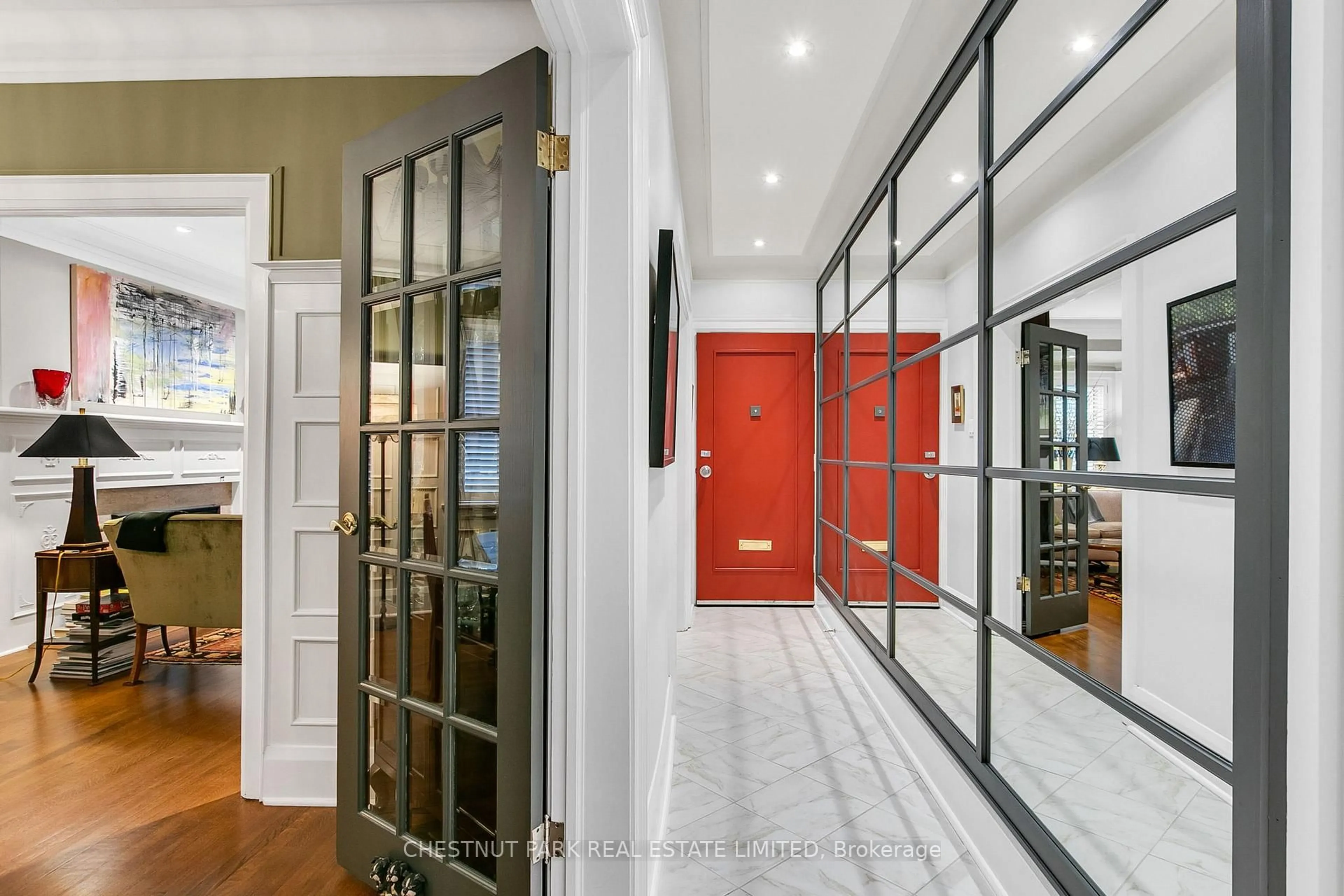 Indoor entryway for 7B Clarendon Ave, Toronto Ontario M4V 1H8