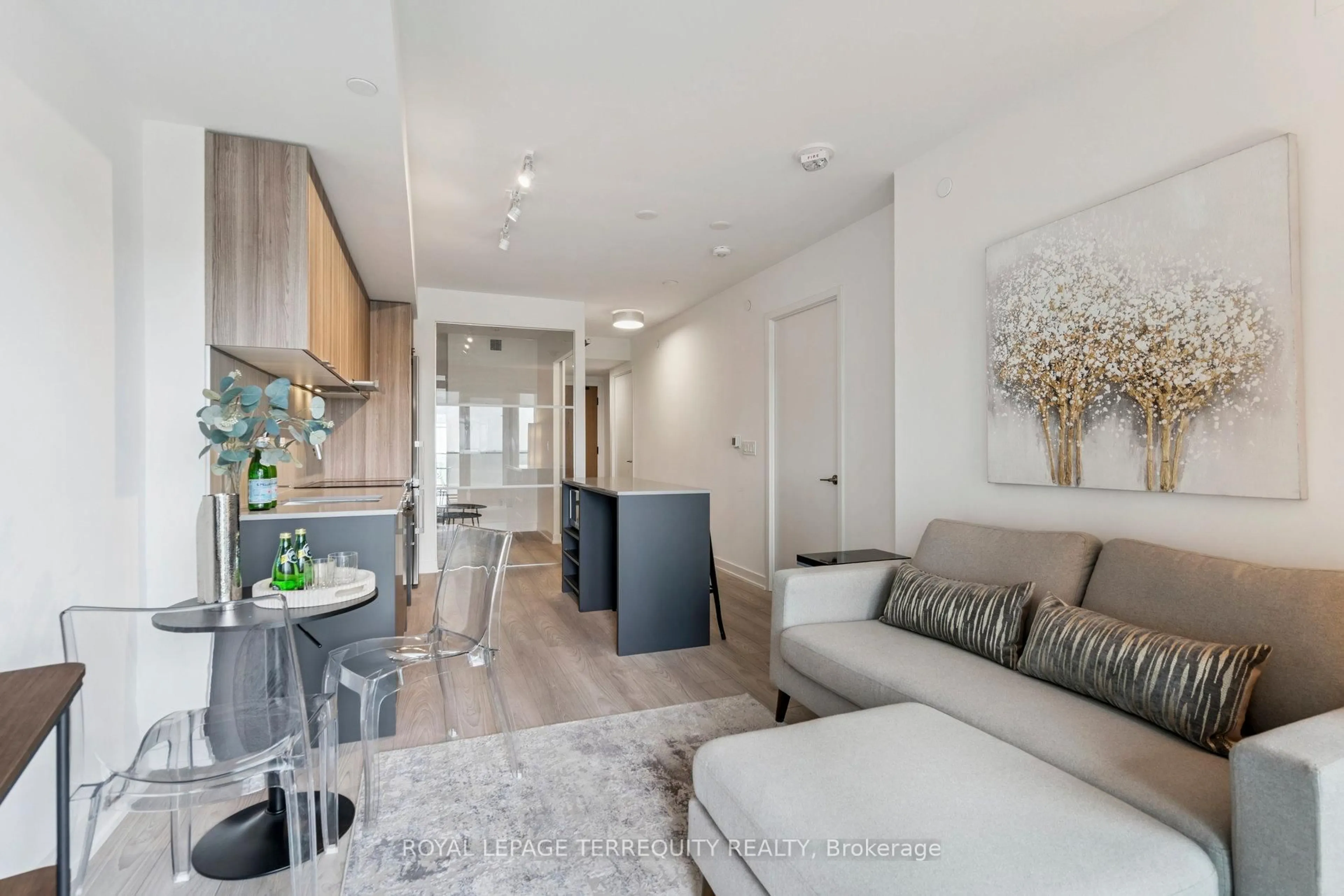 Open concept kitchen, unknown for 8 Tippett Rd #809, Toronto Ontario M3H 0E7