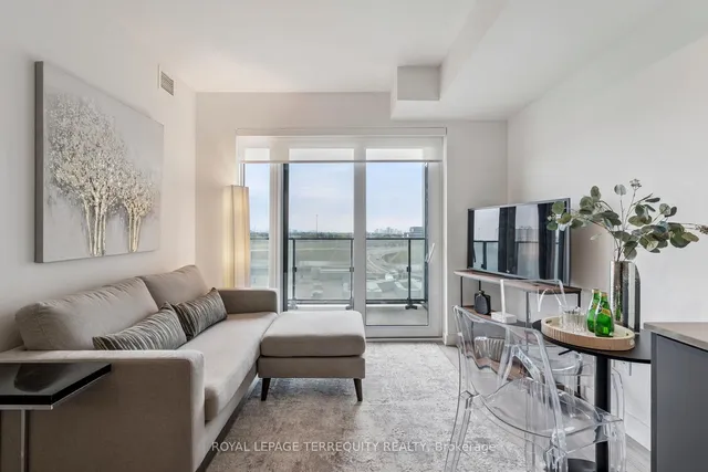 8 Tippett Rd #809, Toronto 3
