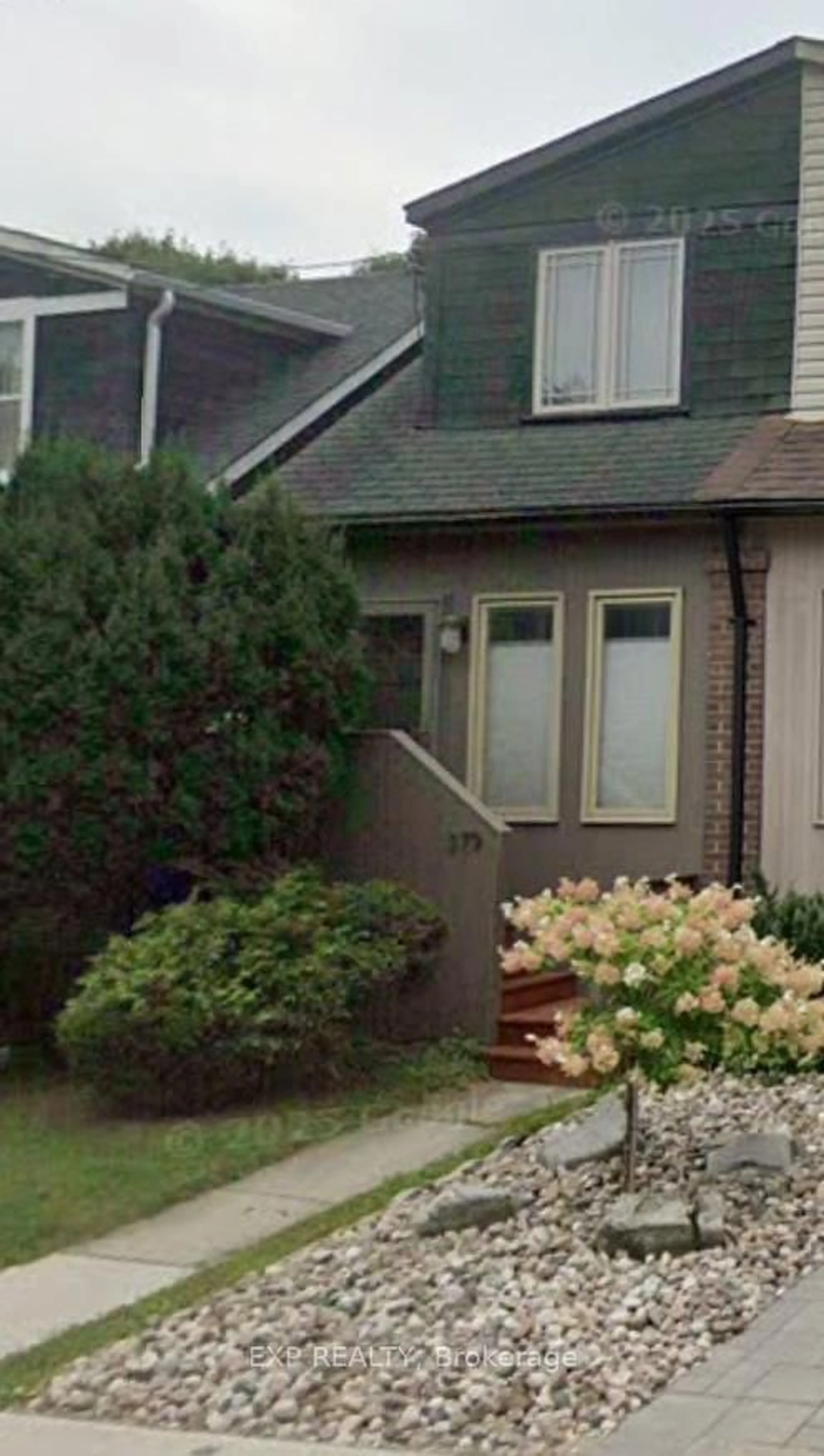 Home with vinyl exterior material, street for 379 Davisville Ave, Toronto Ontario M4S 1H4