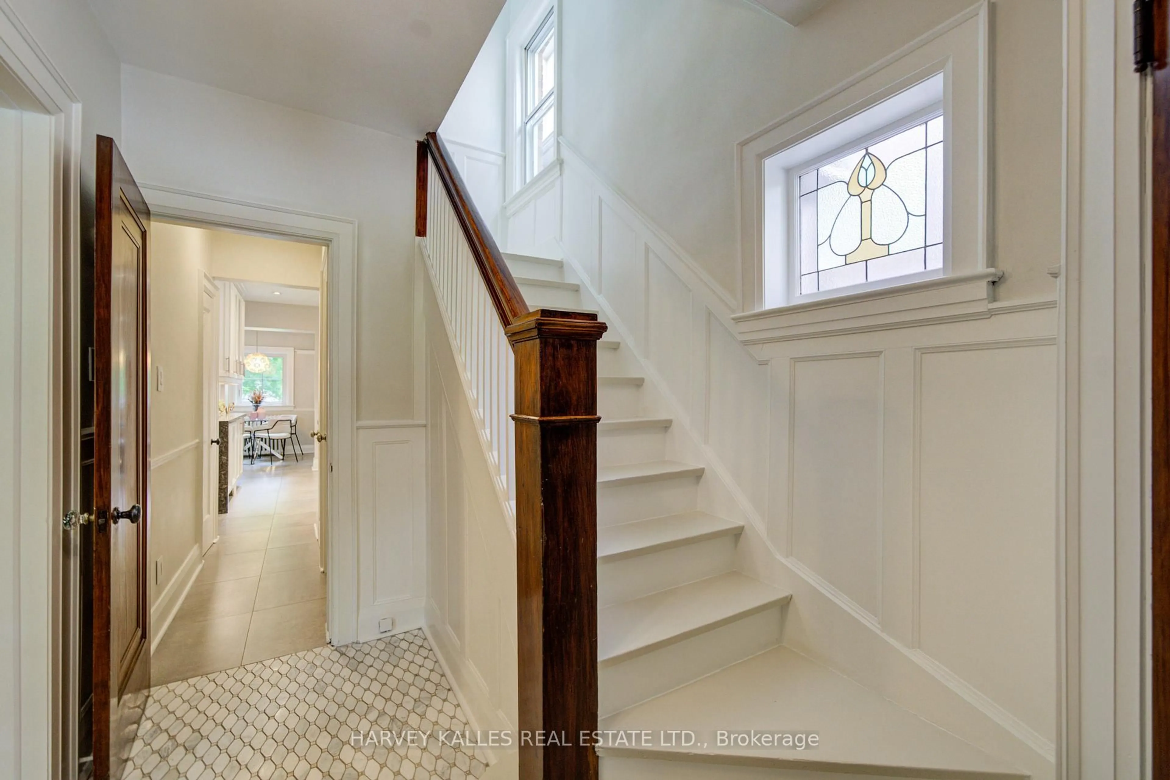 Stairs for 62 Roe Ave, Toronto Ontario M5M 2H7