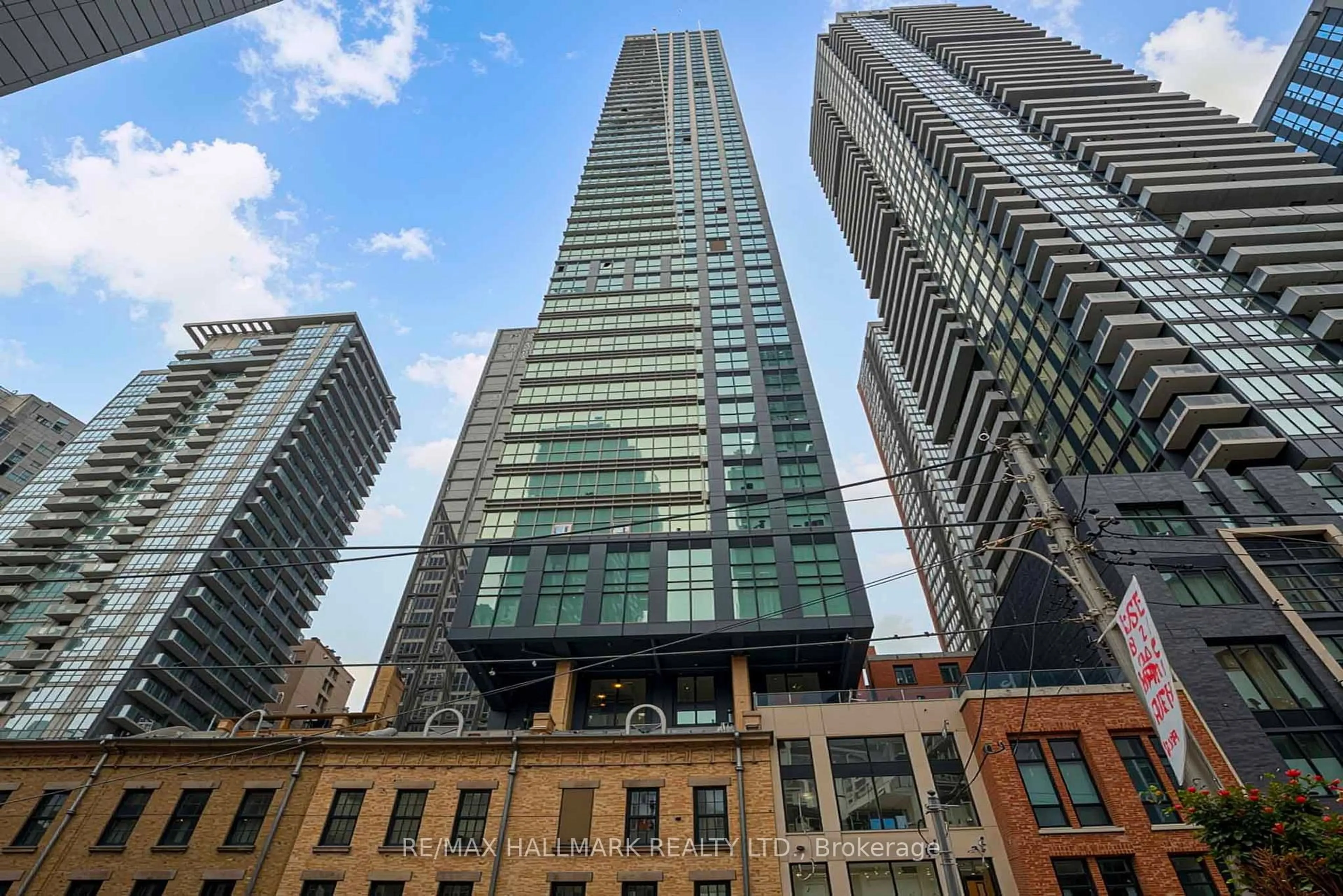 Unknown for 327 King St #1703, Toronto Ontario M5V 0W7