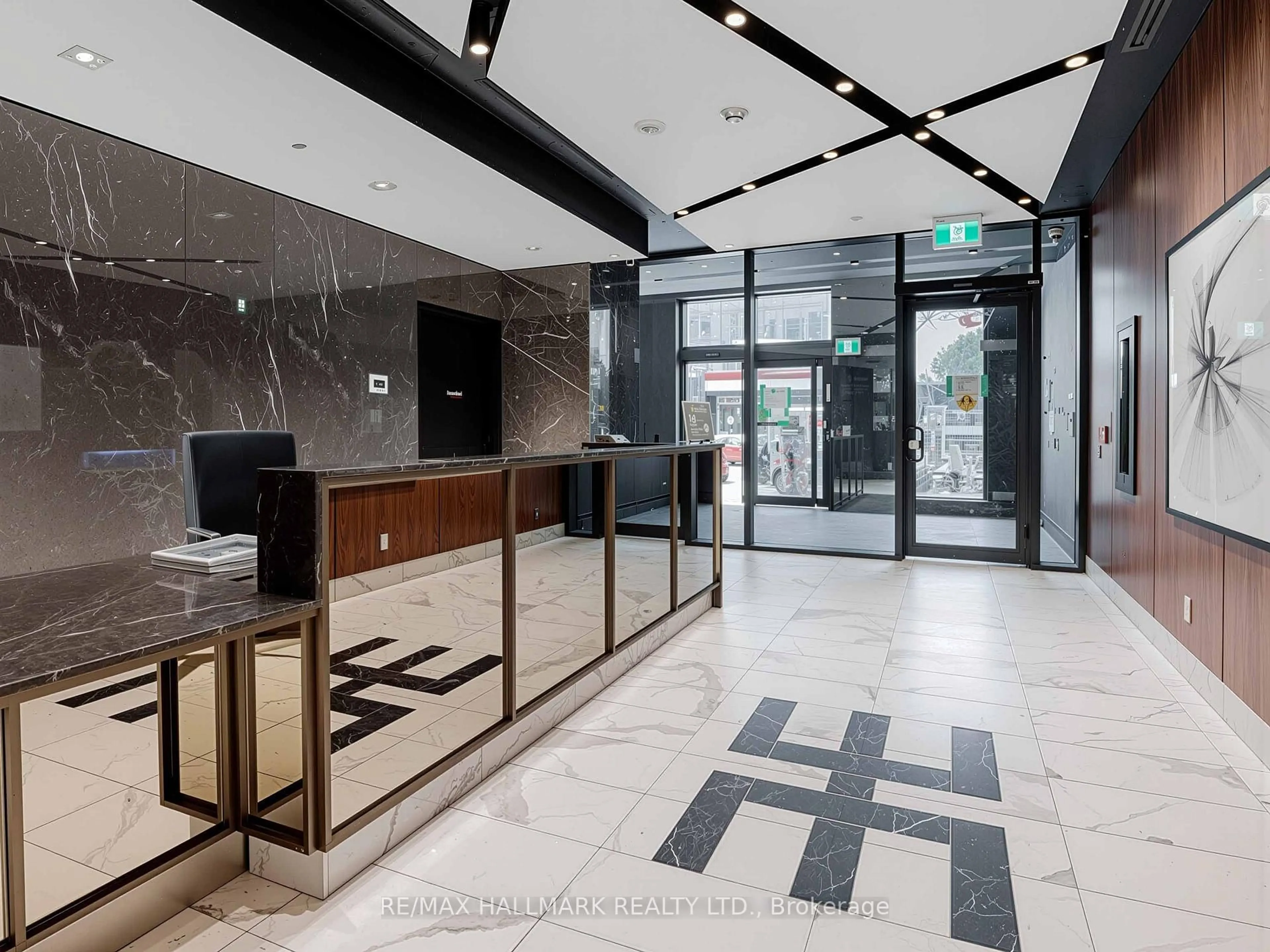 Indoor foyer for 327 King St #1703, Toronto Ontario M5V 0W7