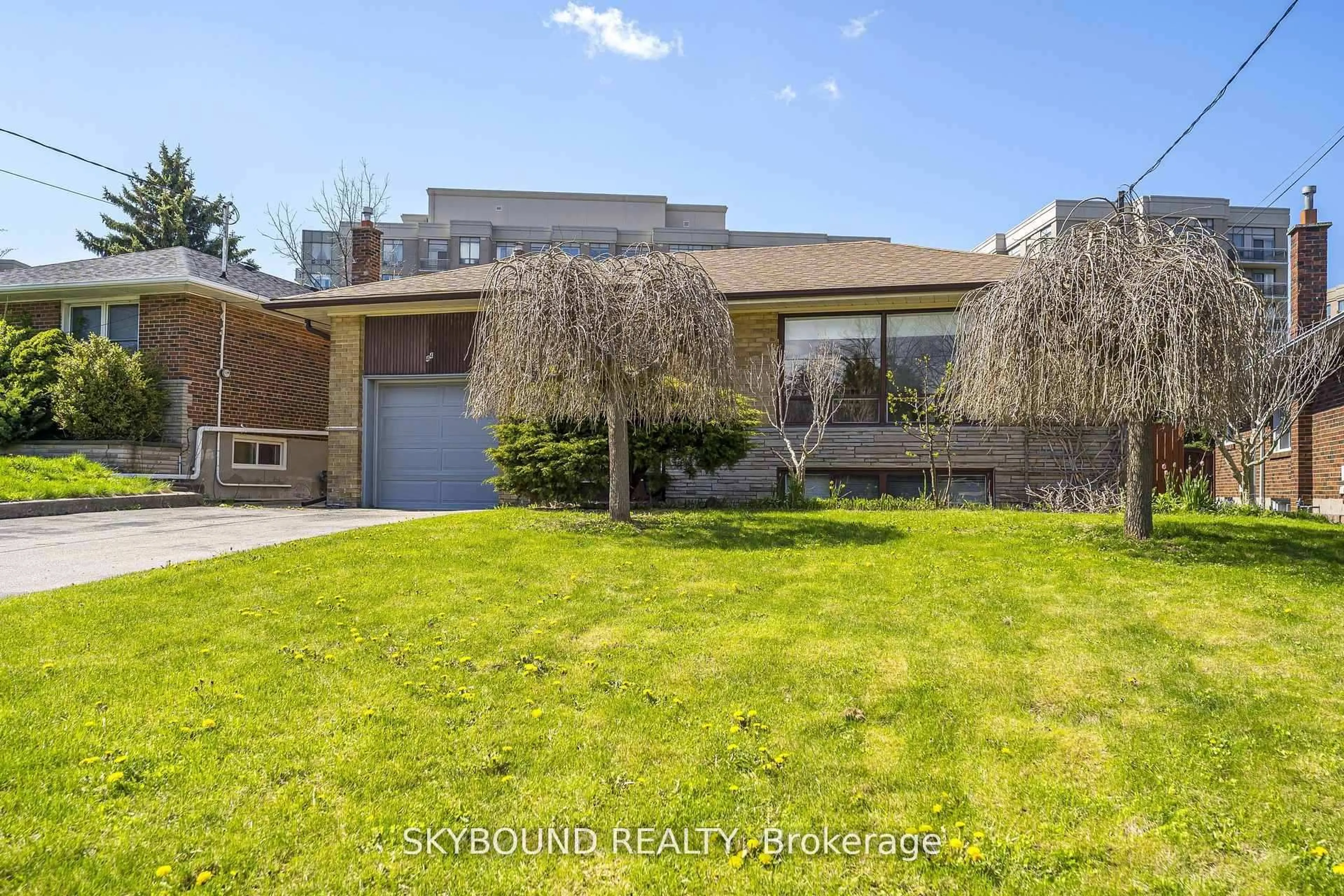 A pic from outside/outdoor area/front of a property/back of a property/a pic from drone, street for 44 Tinder Cres, Toronto Ontario M4A 1L3