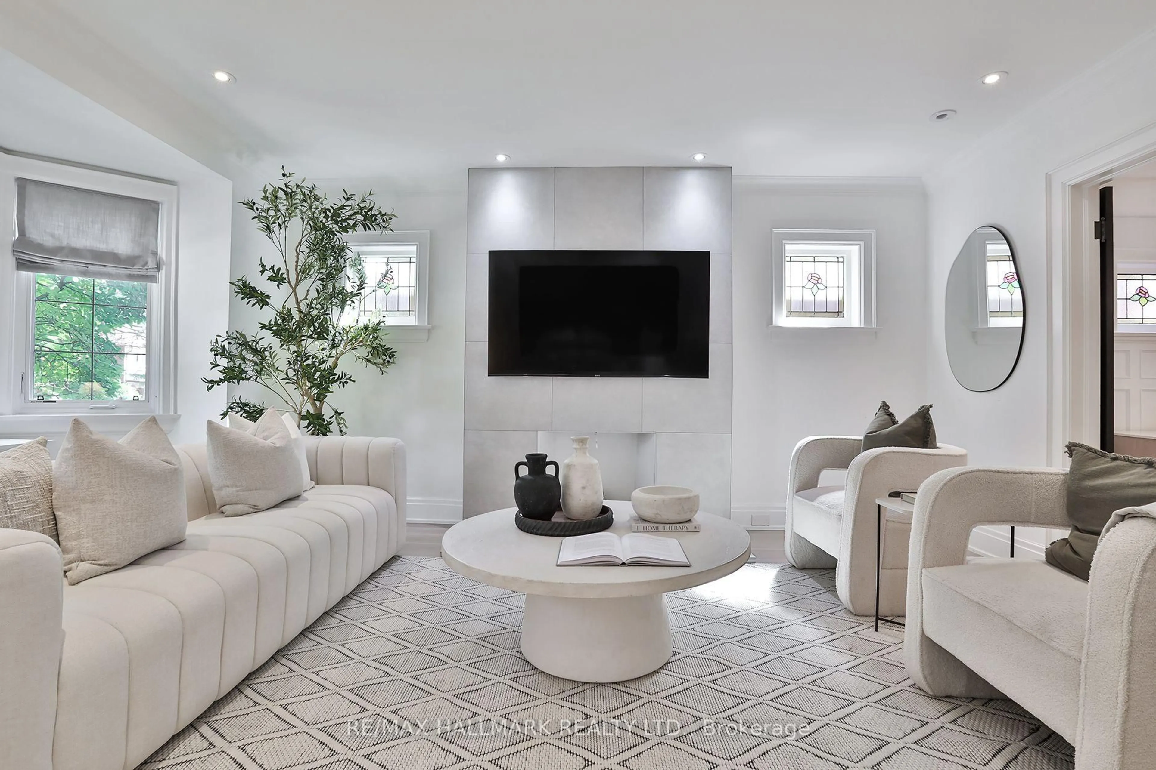 Living room with furniture, unknown for 73 Elwood Blvd, Toronto Ontario M5N 1G9