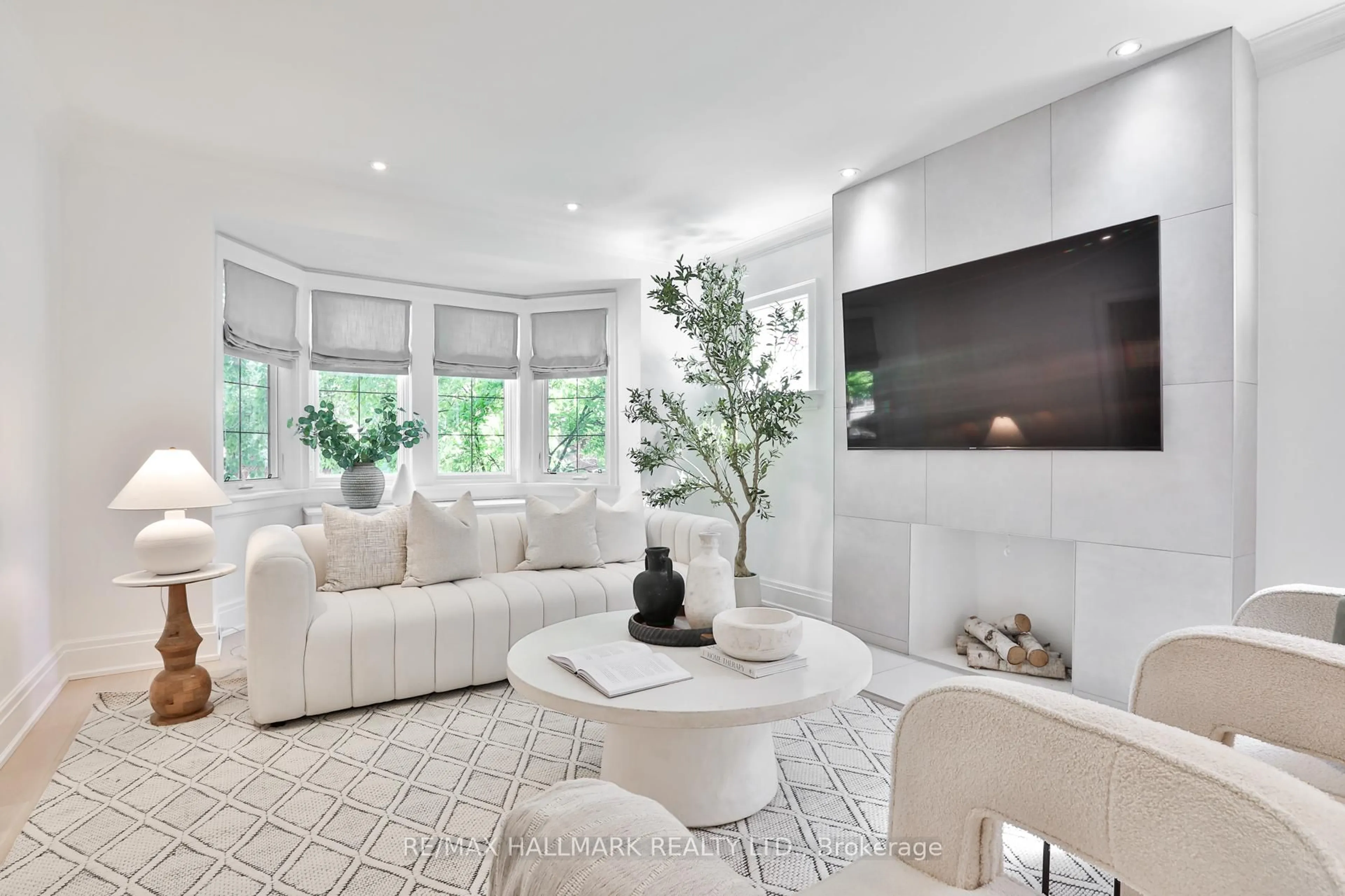Living room with furniture, ceramic/tile floor for 73 Elwood Blvd, Toronto Ontario M5N 1G9