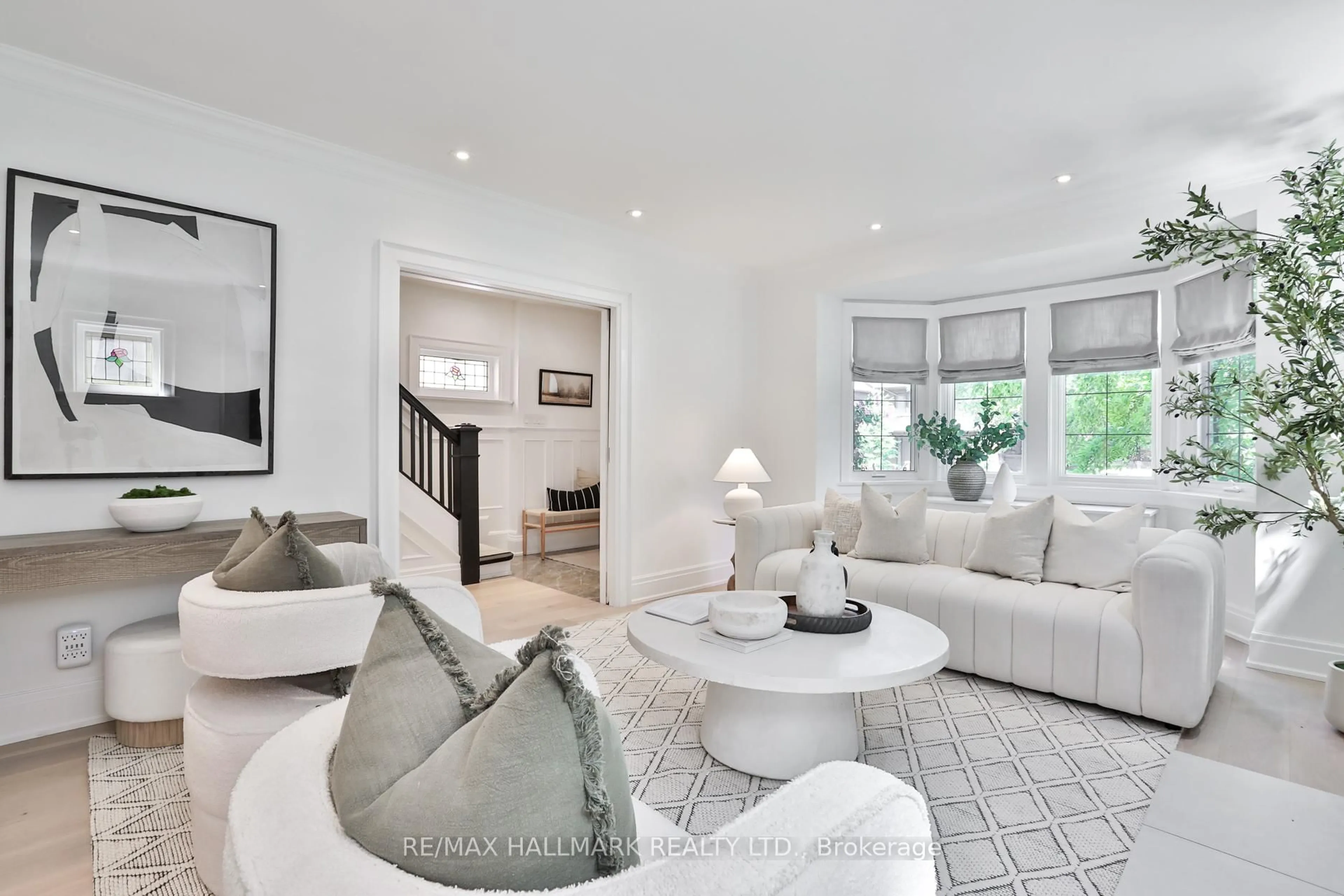 Living room with furniture, unknown for 73 Elwood Blvd, Toronto Ontario M5N 1G9