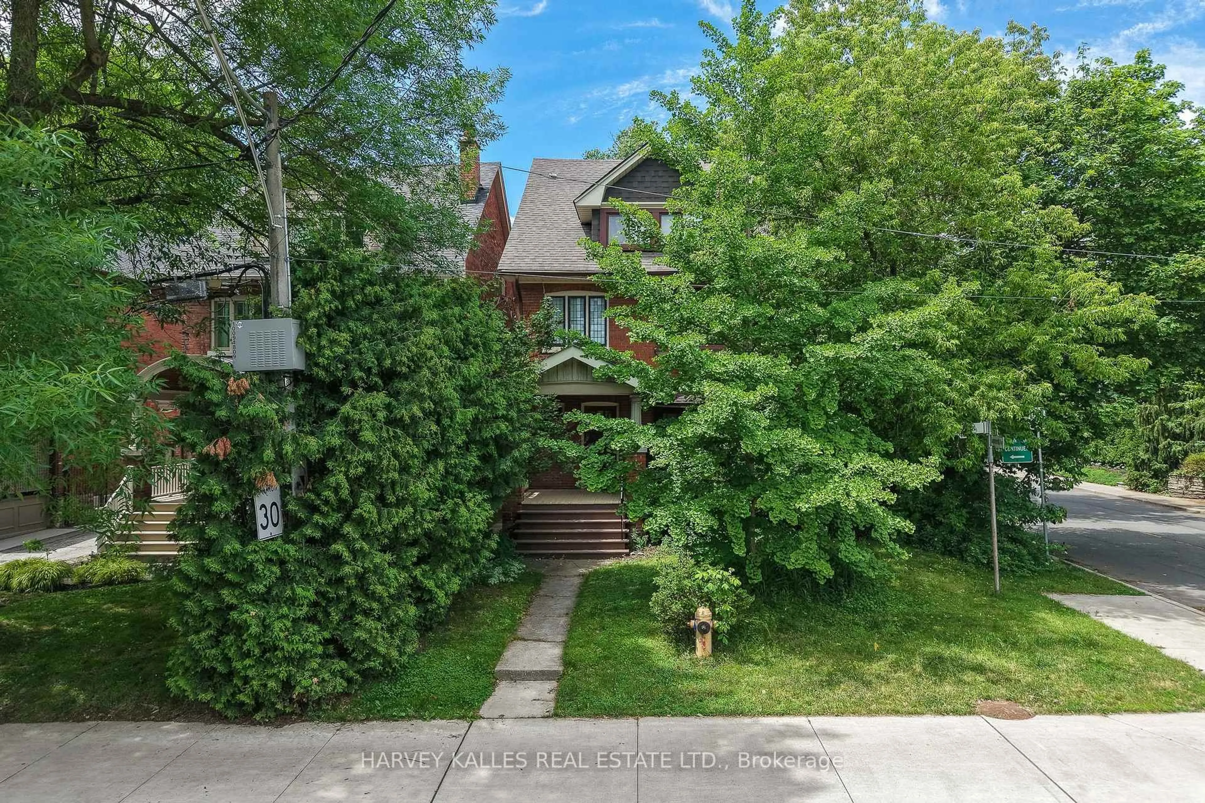 A pic from outside/outdoor area/front of a property/back of a property/a pic from drone, street for 188 Glen Rd, Toronto Ontario M4W 2W9
