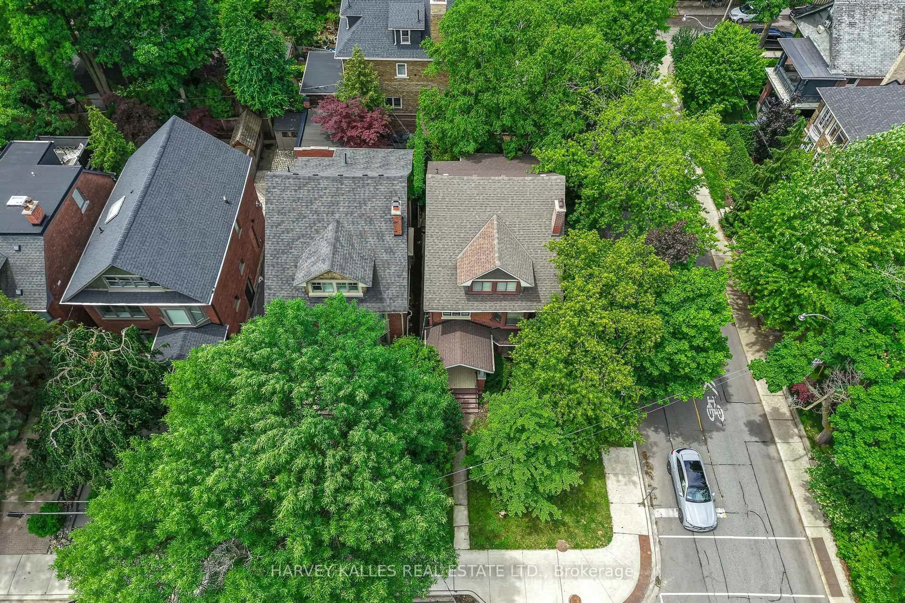 A pic from outside/outdoor area/front of a property/back of a property/a pic from drone, street for 188 Glen Rd, Toronto Ontario M4W 2W9
