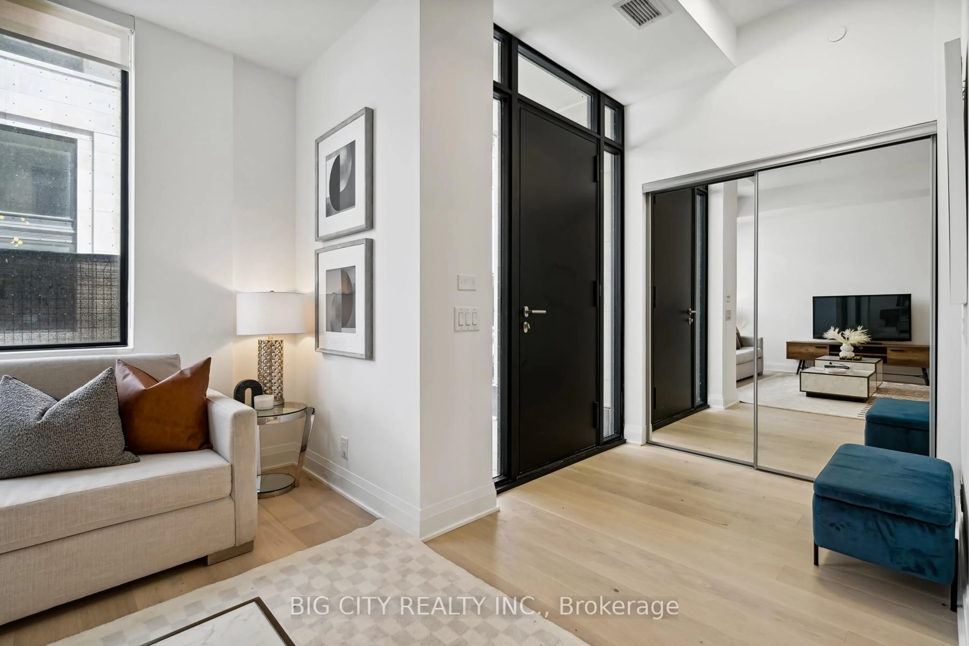 Indoor entryway for 33 Frederick Todd Way #TH01, Toronto Ontario M4G 0C9