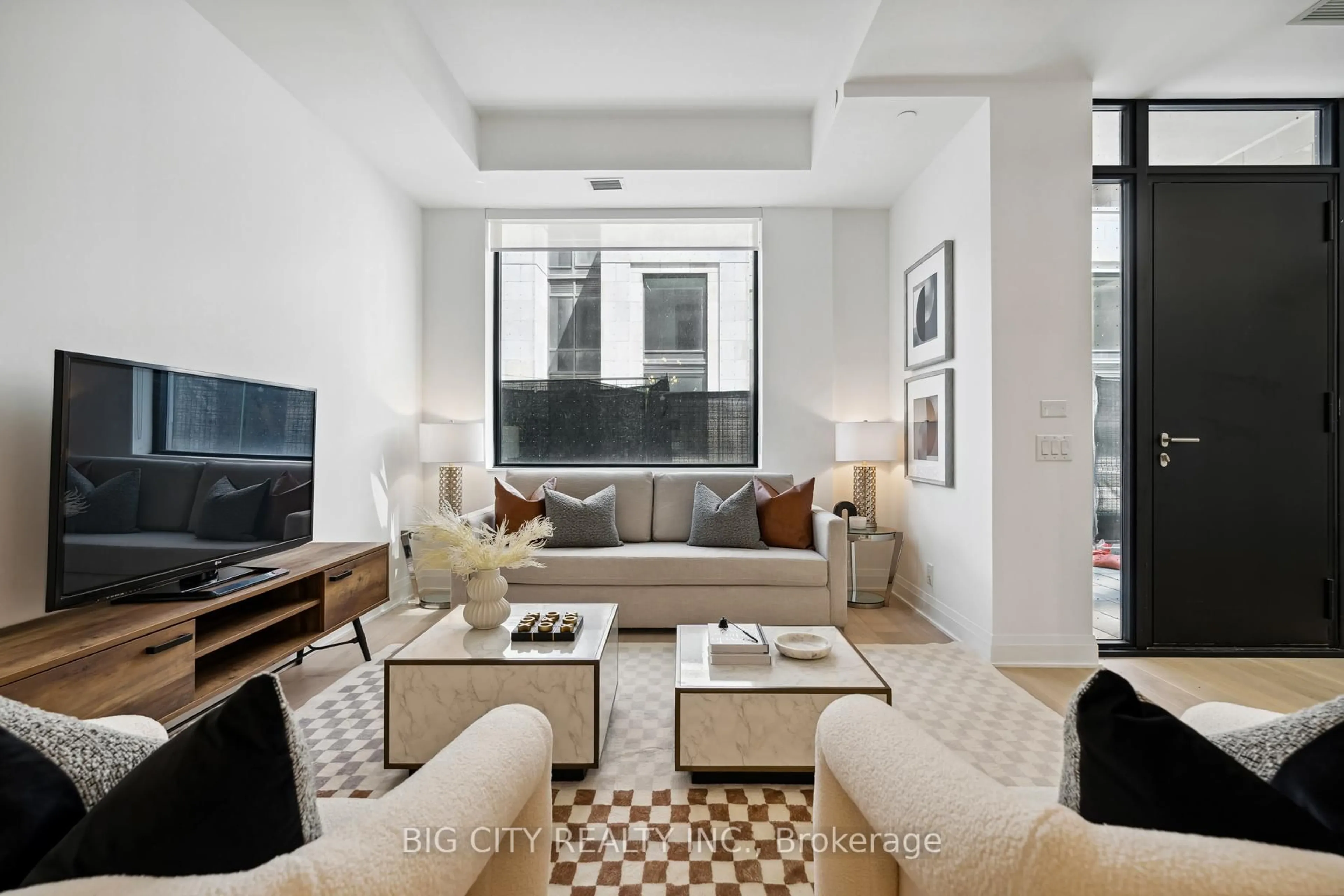 Living room with furniture, unknown for 33 Frederick Todd Way #TH01, Toronto Ontario M4G 0C9