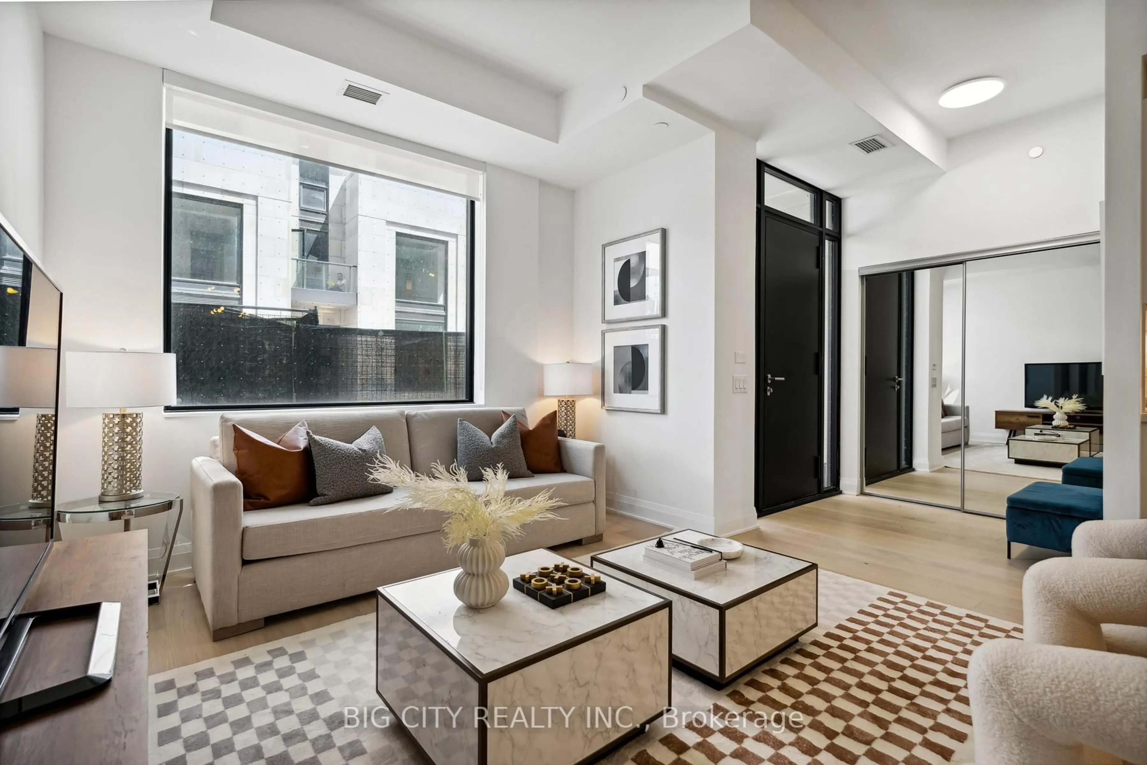 Living room with furniture, unknown for 33 Frederick Todd Way #TH01, Toronto Ontario M4G 0C9