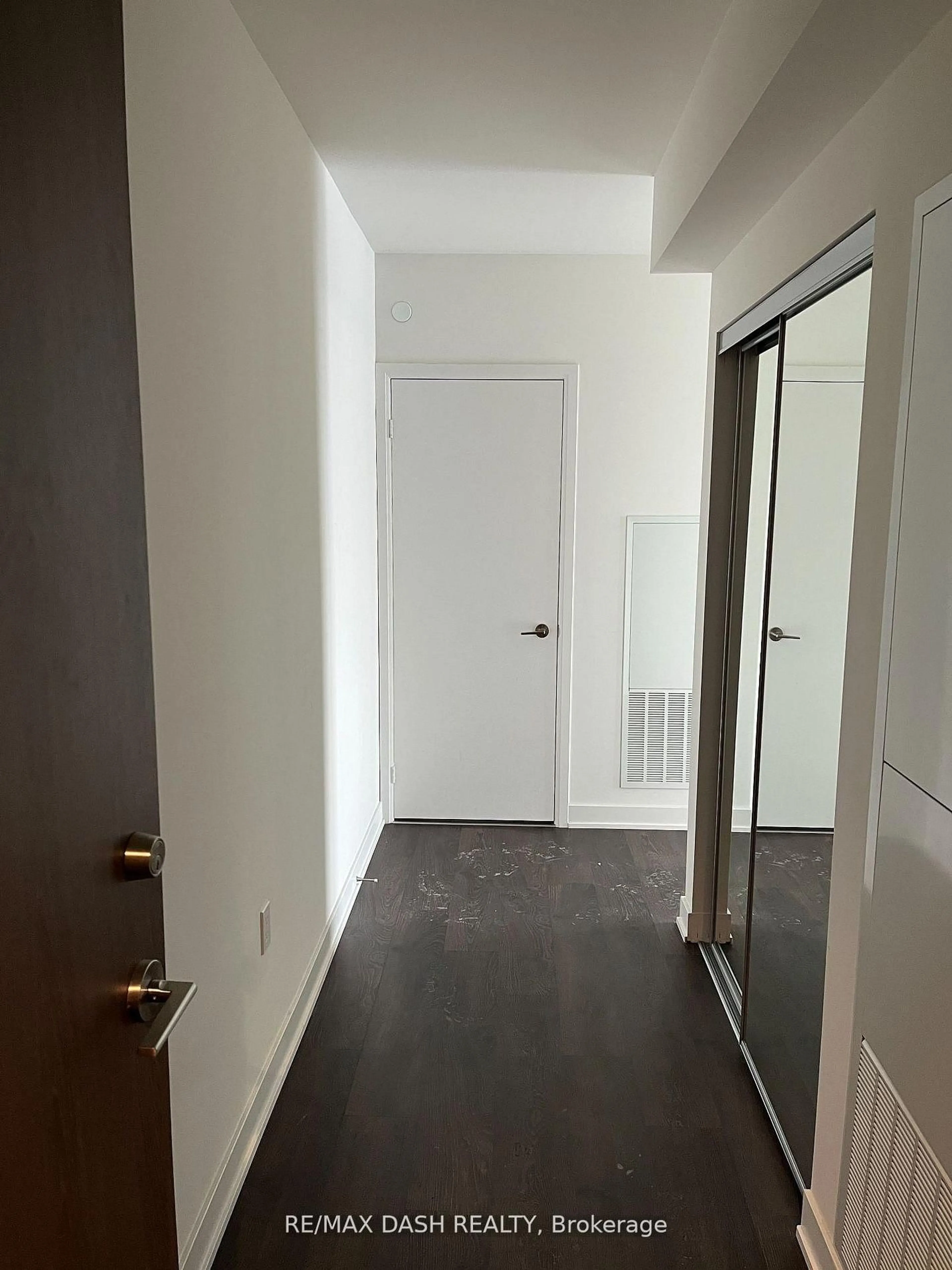 Unknown for 27 Bathurst St #806W, Toronto Ontario M5V 0R1